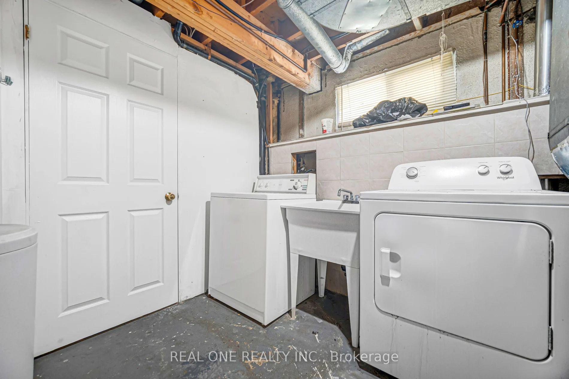 Photo 22 of 52 Devins Drive, Aurora, Aurora Heights — HOMEH