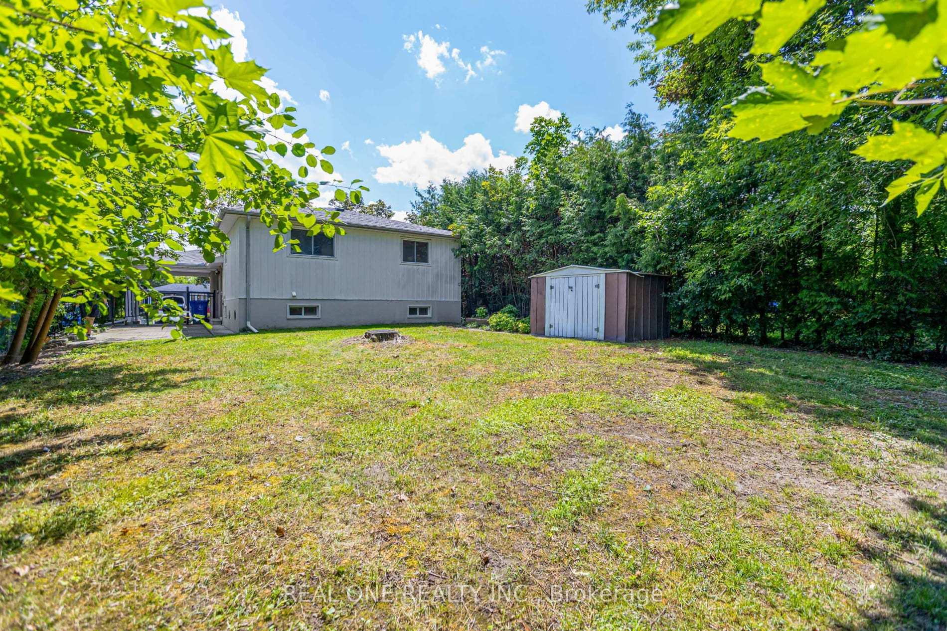 Photo 23 of 52 Devins Drive, Aurora, Aurora Heights — HOMEH