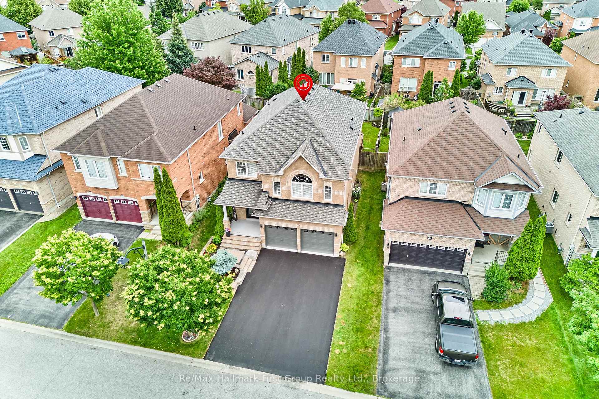 Photo 2 of 33 Carlinds Drive, Whitby, Rolling Acres — HOMEH