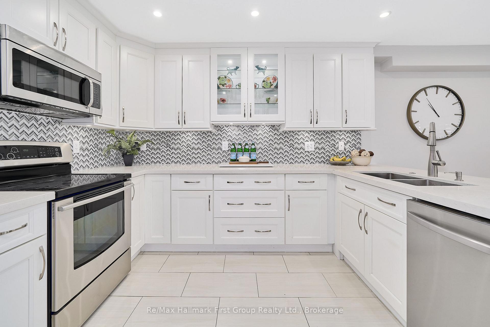 Photo 14 of 33 Carlinds Drive, Whitby, Rolling Acres — HOMEH