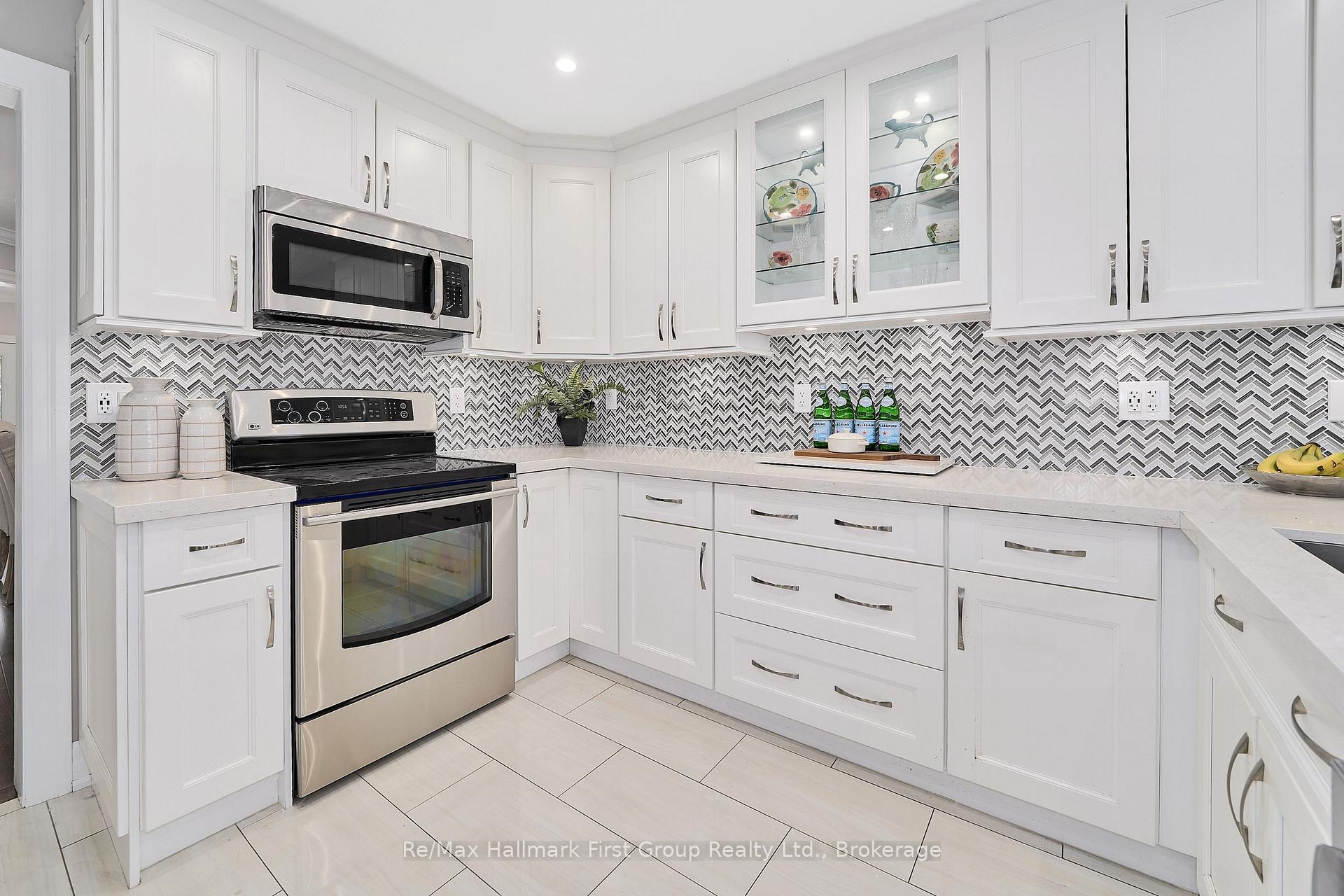 Photo 15 of 33 Carlinds Drive, Whitby, Rolling Acres — HOMEH