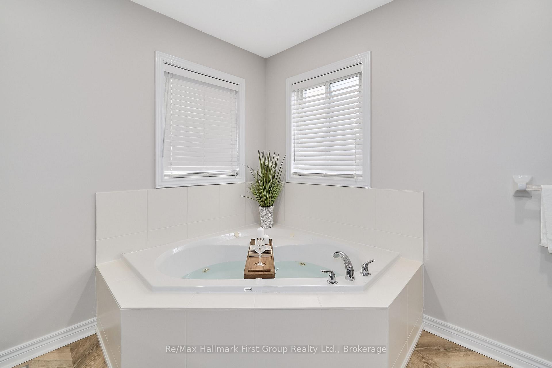 Photo 28 of 33 Carlinds Drive, Whitby, Rolling Acres — HOMEH