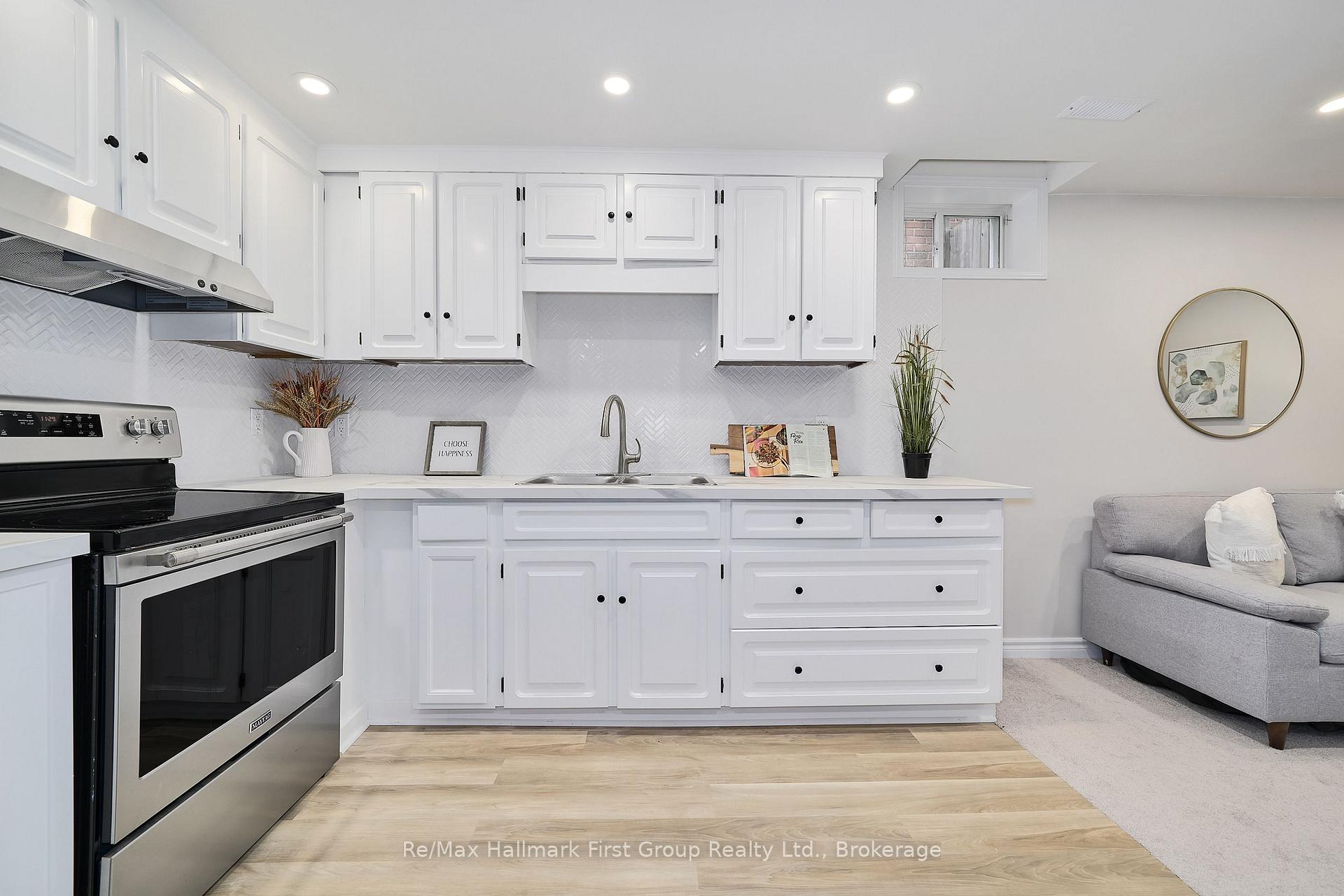 Photo 37 of 33 Carlinds Drive, Whitby, Rolling Acres — HOMEH