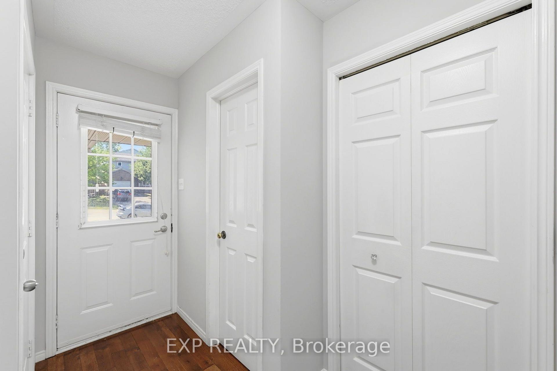 Photo 4 of 111 Gerald Crescent, London, South J — HOMEH