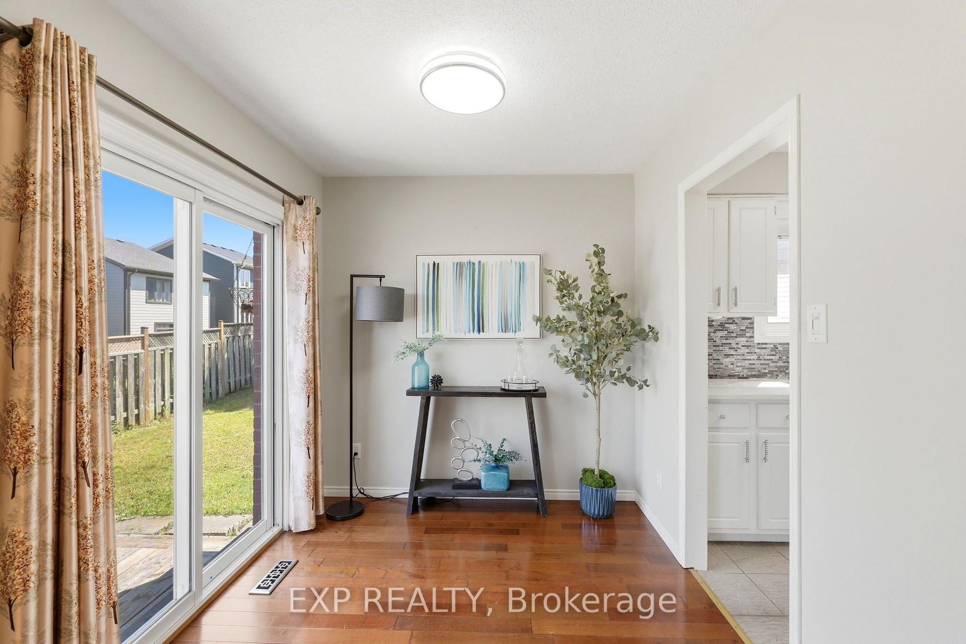 Photo 6 of 111 Gerald Crescent, London, South J — HOMEH