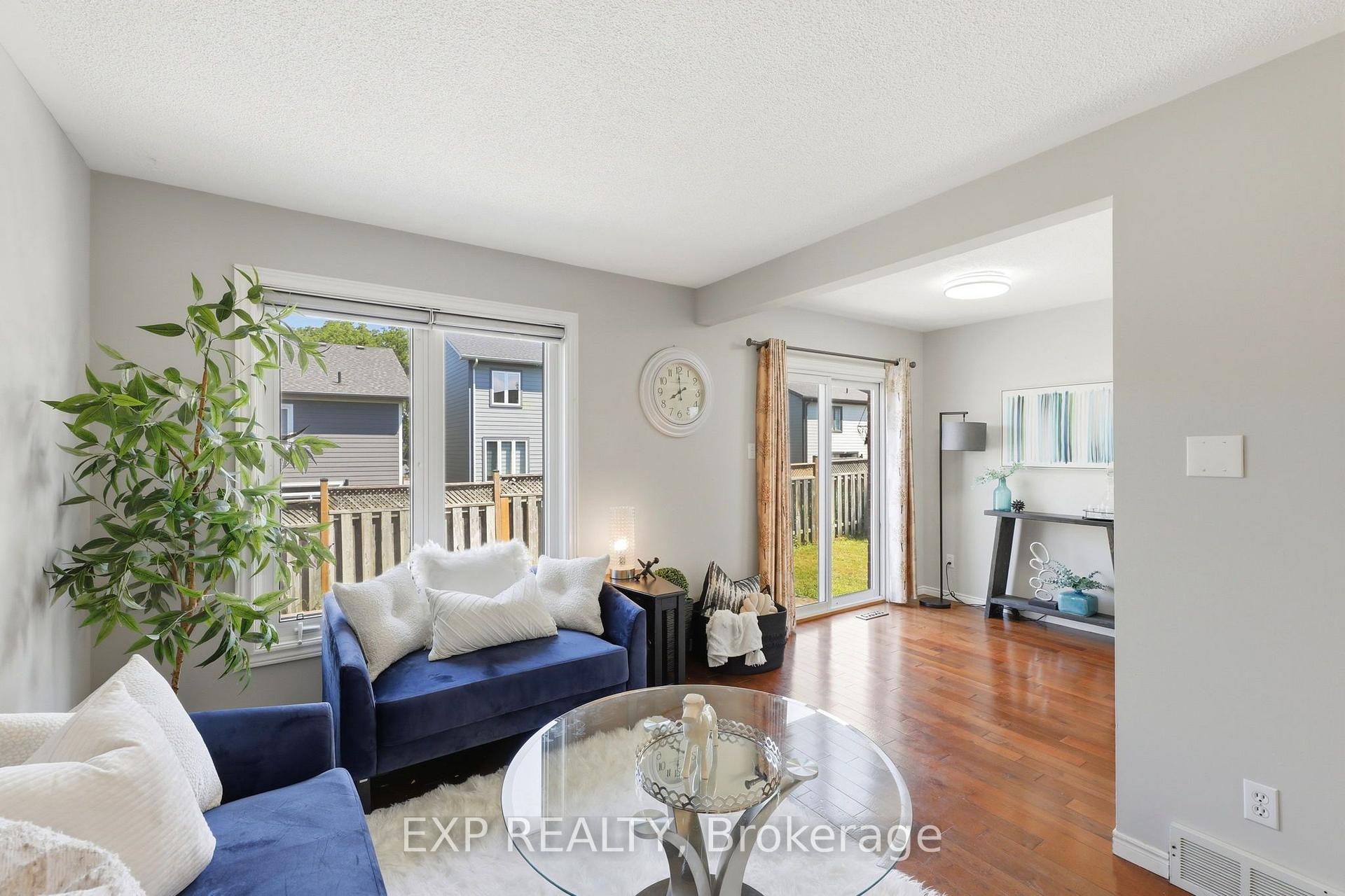 Photo 10 of 111 Gerald Crescent, London, South J — HOMEH
