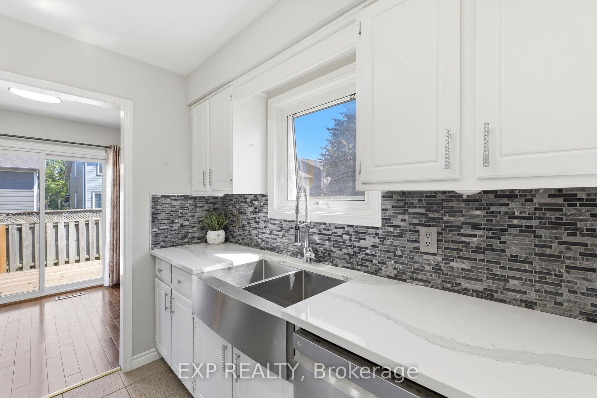 Photo 16 of 111 Gerald Crescent, London, South J — HOMEH