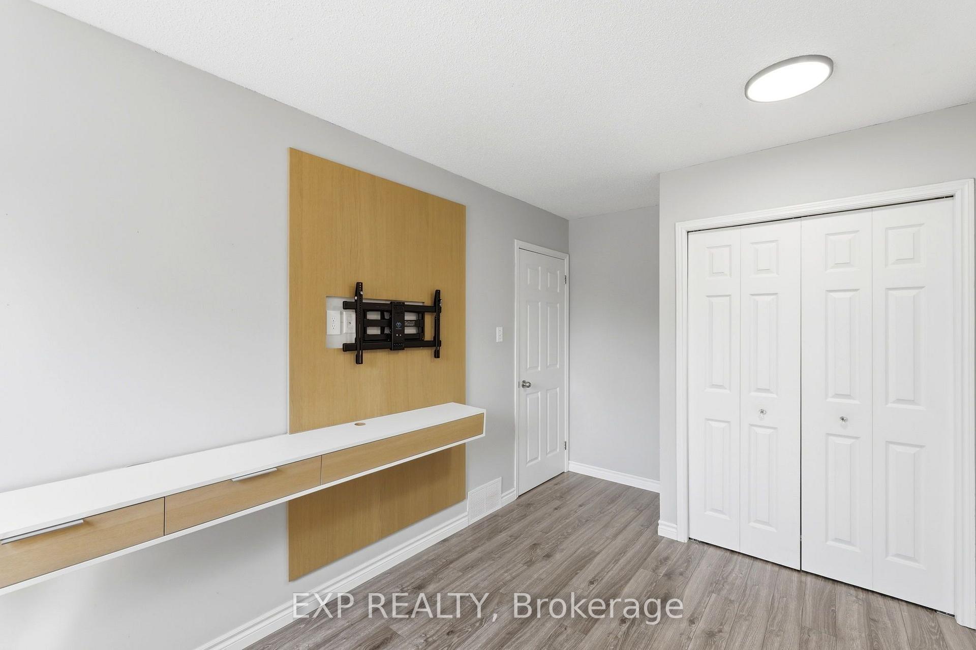 Photo 24 of 111 Gerald Crescent, London, South J — HOMEH