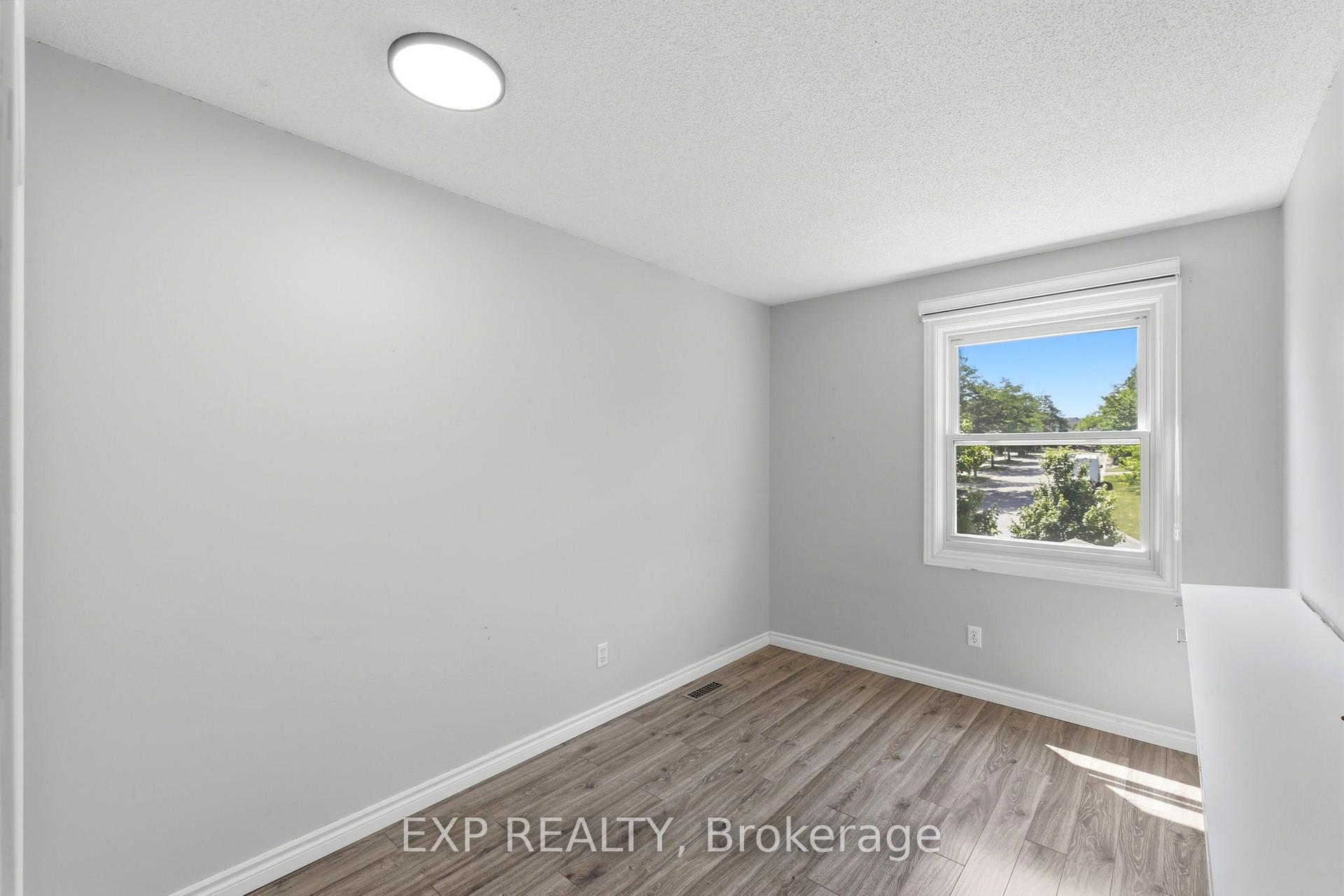 Photo 28 of 111 Gerald Crescent, London, South J — HOMEH