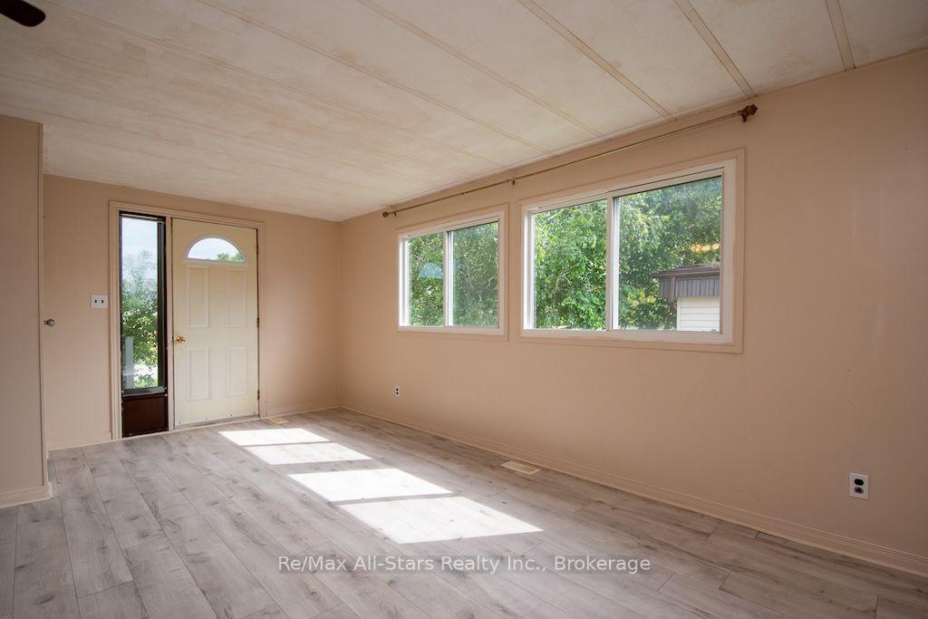 Photo 8 of 12 Park Street, Kawartha Lakes, Fenelon — HOMEH