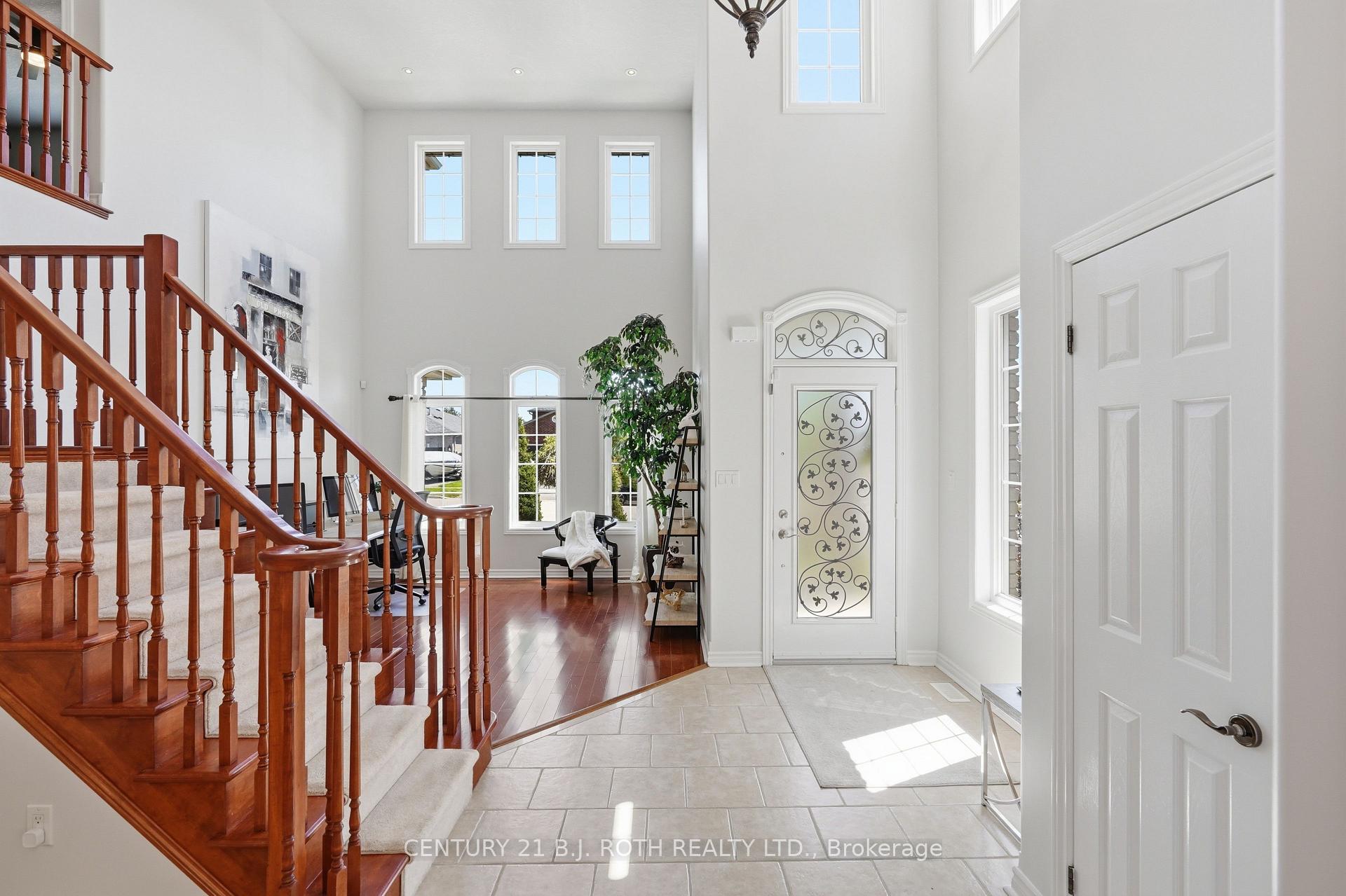 Photo 4 of 115 Sandringham Drive, Barrie, Innis-Shore — HOMEH