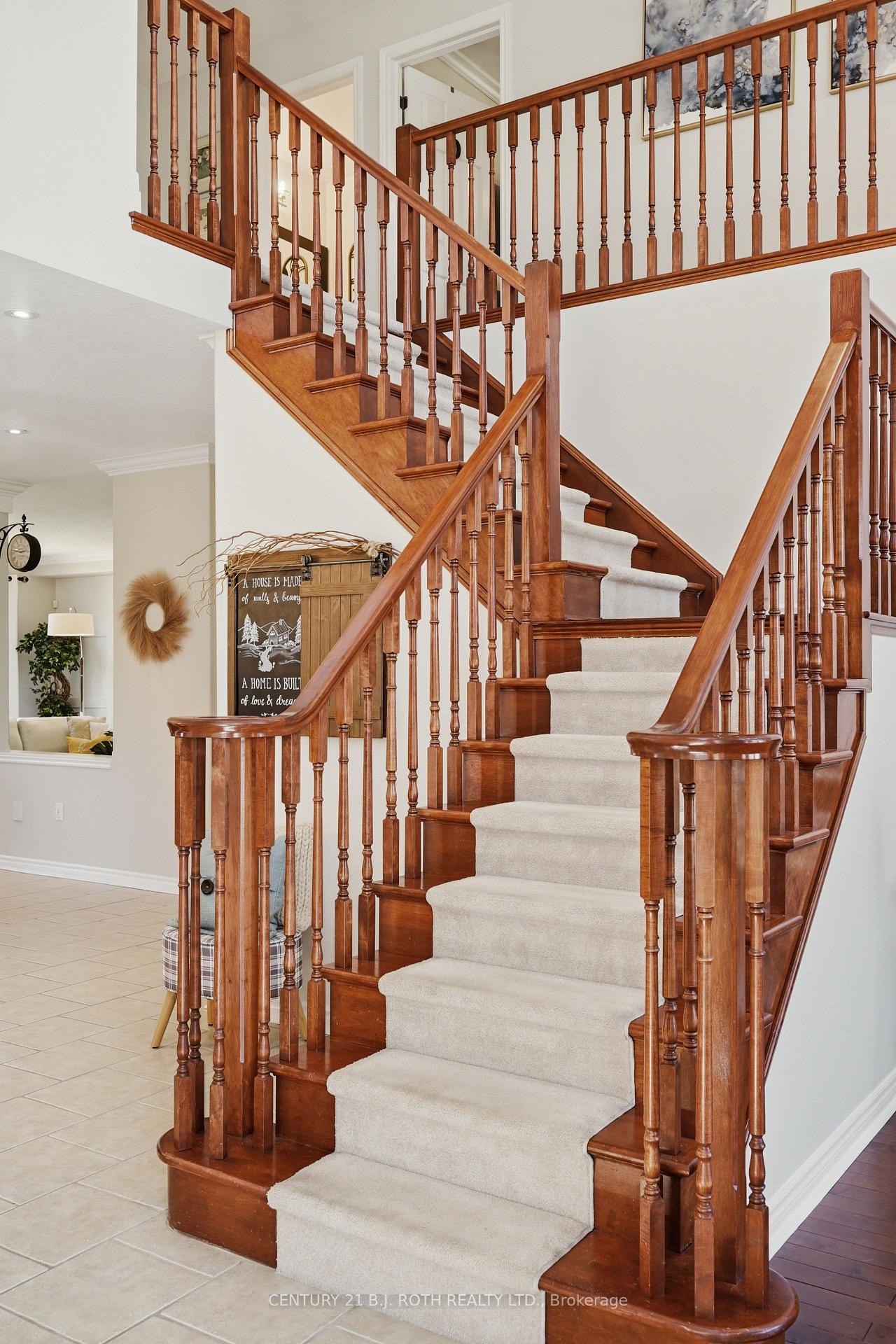 Photo 8 of 115 Sandringham Drive, Barrie, Innis-Shore — HOMEH