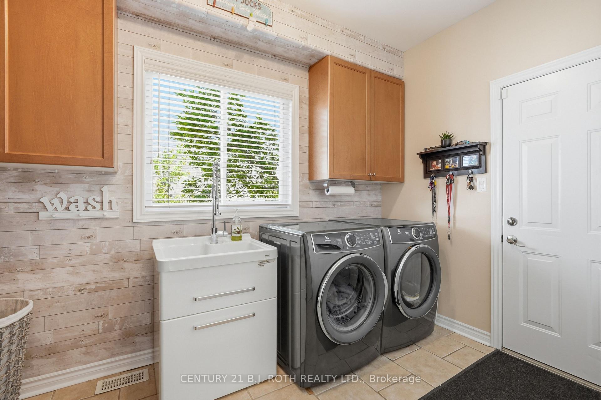Photo 13 of 115 Sandringham Drive, Barrie, Innis-Shore — HOMEH
