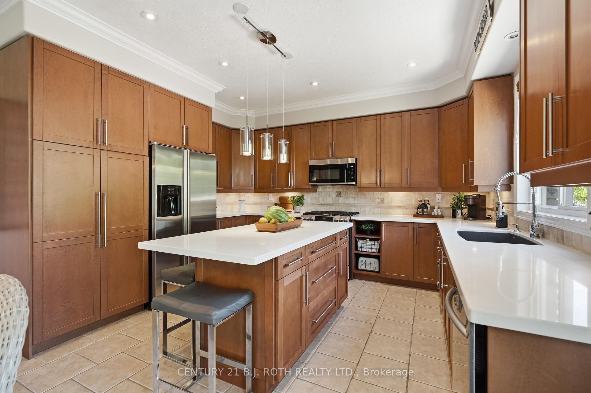 Photo 17 of 115 Sandringham Drive, Barrie, Innis-Shore — HOMEH