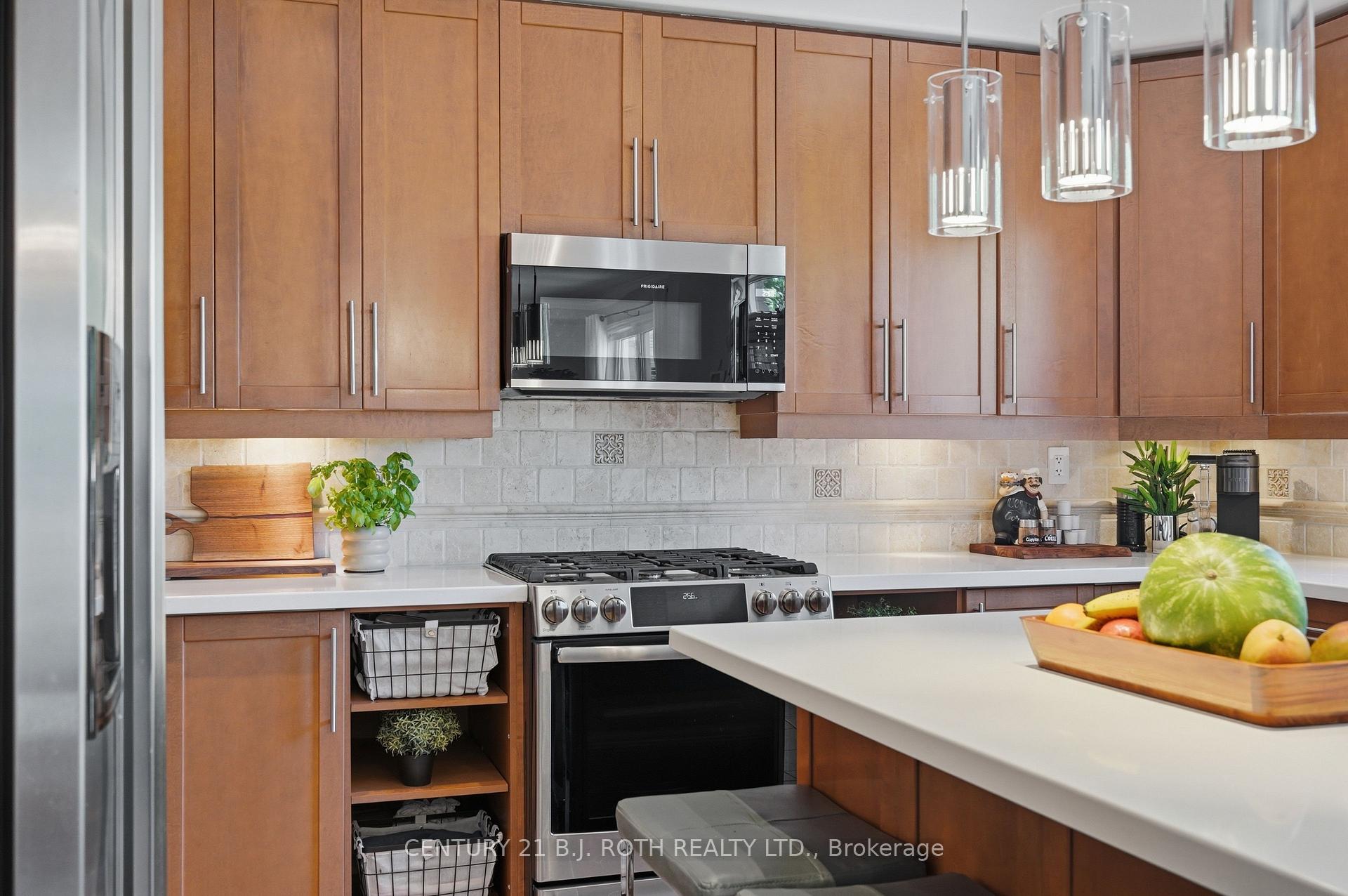 Photo 18 of 115 Sandringham Drive, Barrie, Innis-Shore — HOMEH