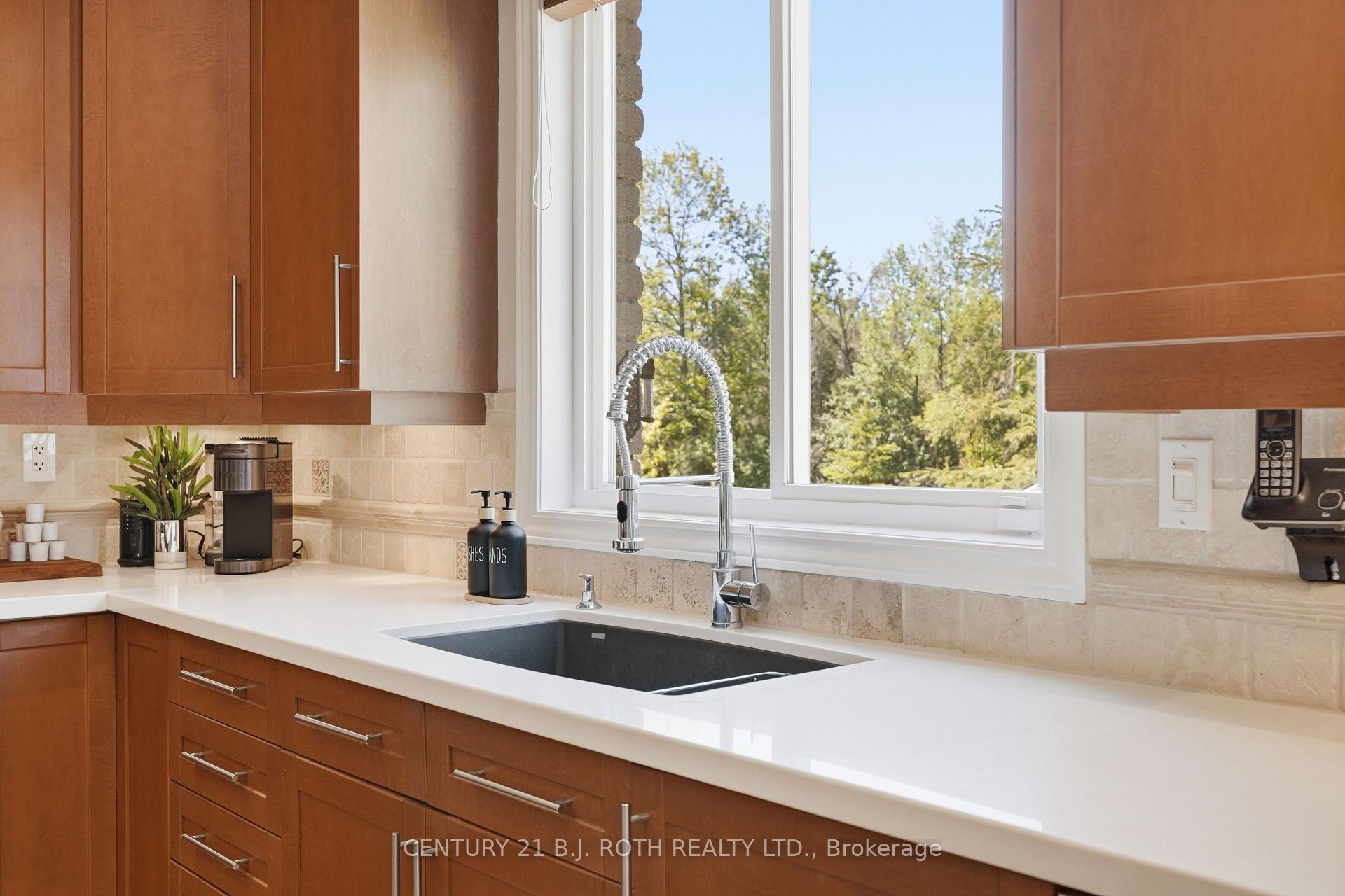 Photo 19 of 115 Sandringham Drive, Barrie, Innis-Shore — HOMEH