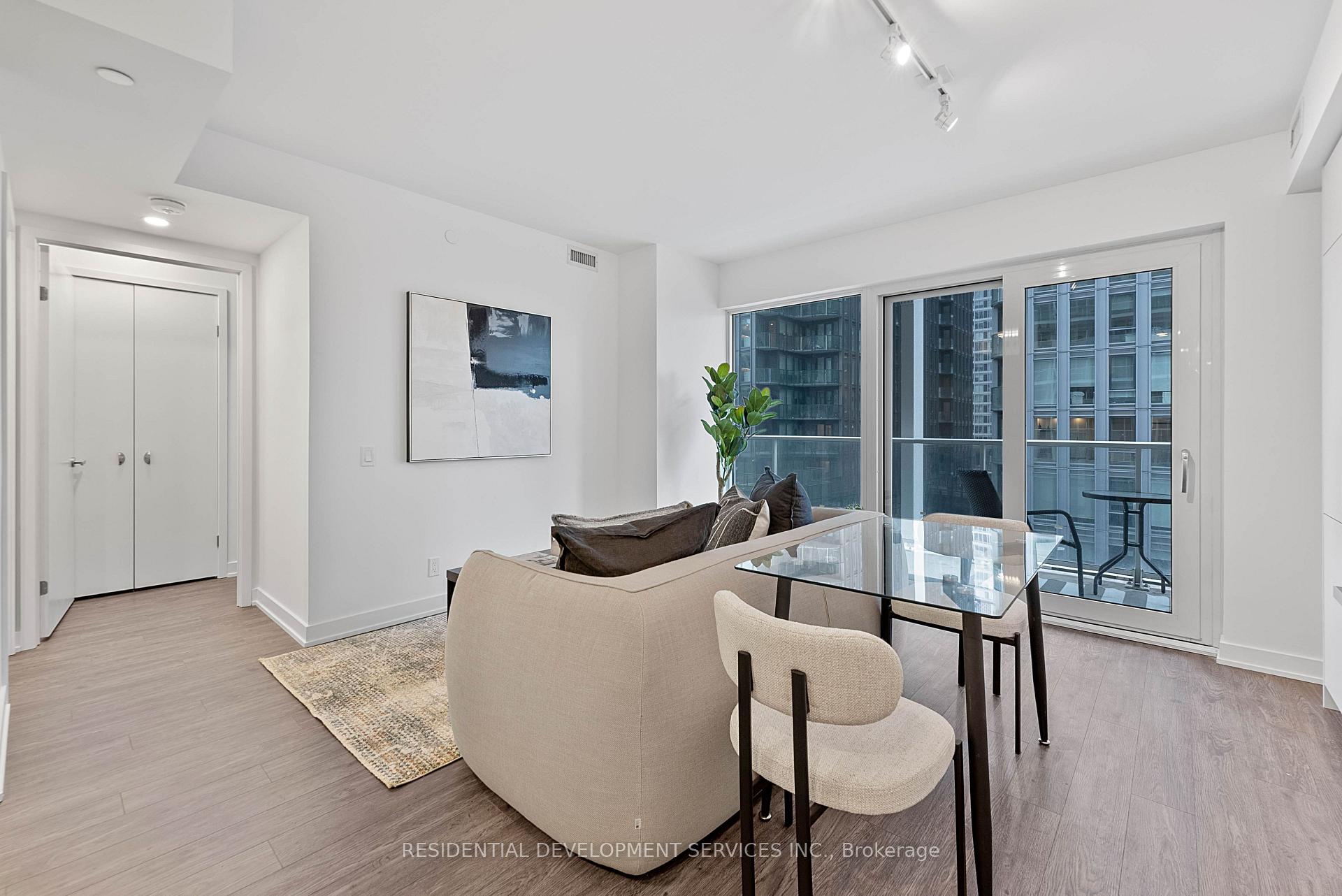 Photo 4 of Unit 901, 88 Queen Street, Toronto, Church-Yonge Corridor — HOMEH
