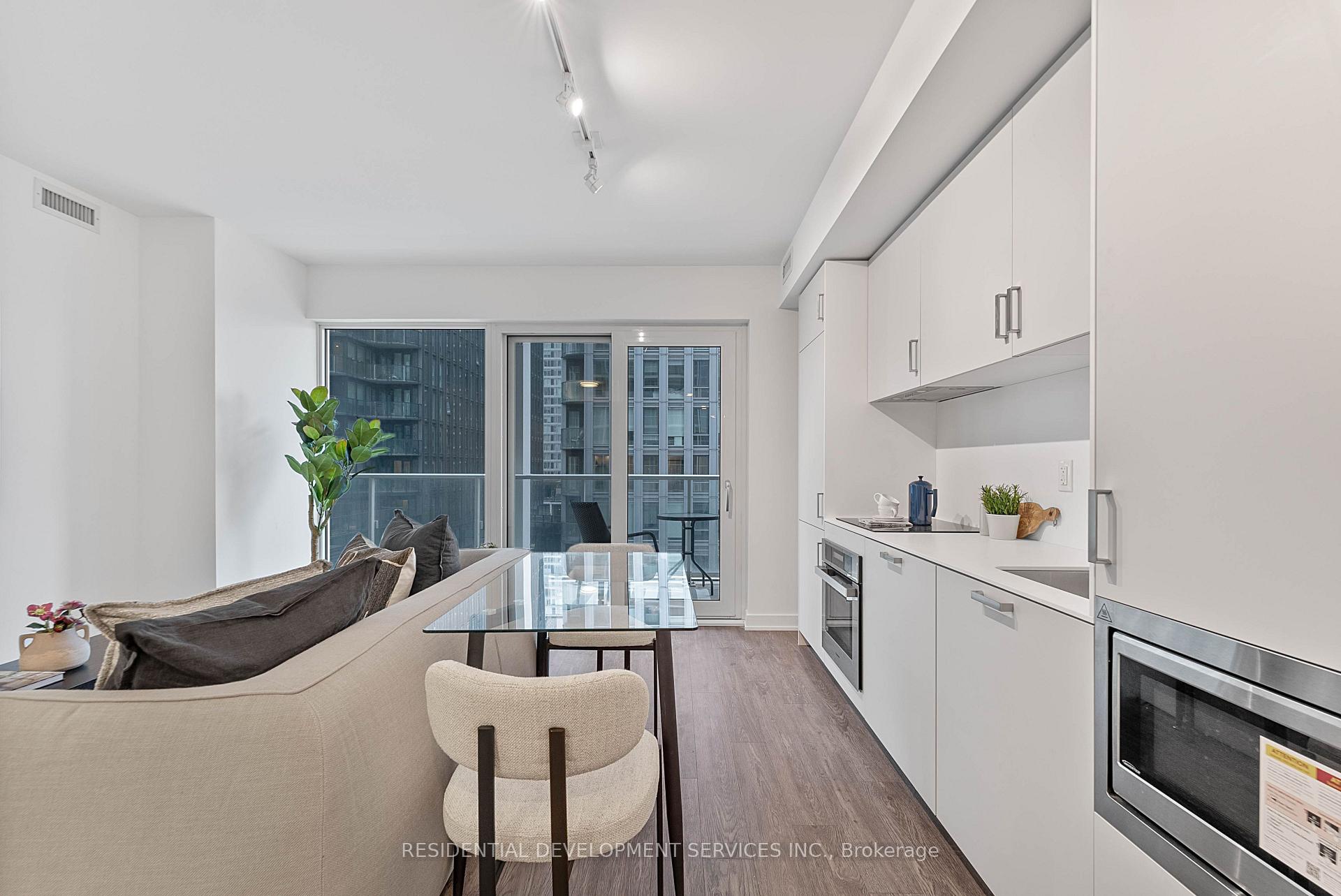 Photo 5 of Unit 901, 88 Queen Street, Toronto, Church-Yonge Corridor — HOMEH