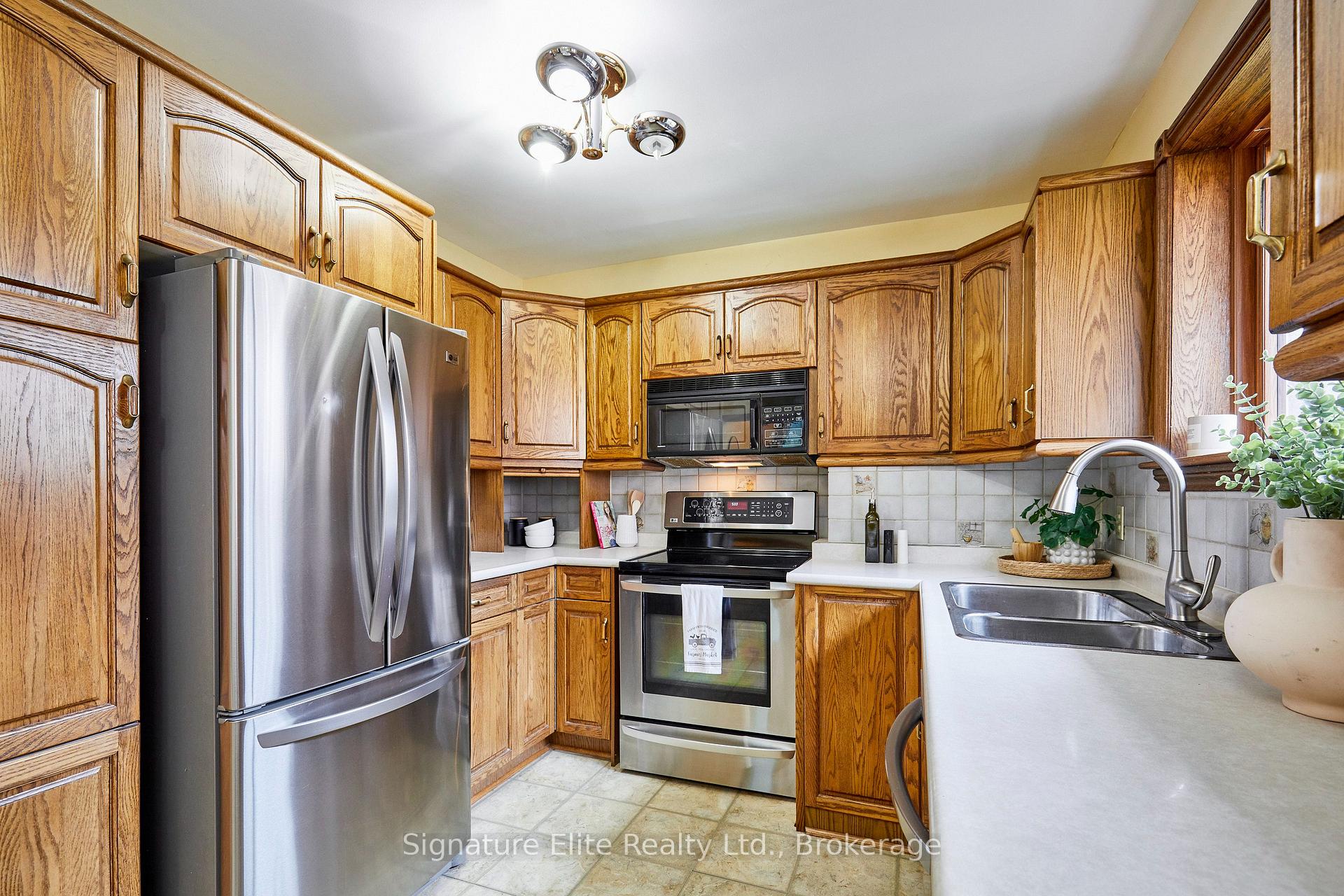 Photo 15 of 35 Ravenview Drive, Scarborough, West Hill — HOMEH