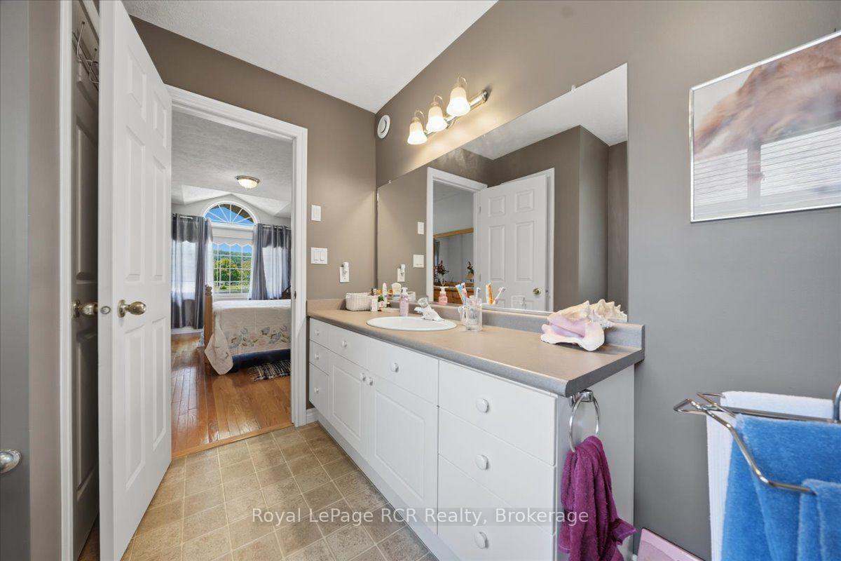 Photo 11 of 255 2nd Avenue W, Owen Sound — HOMEH