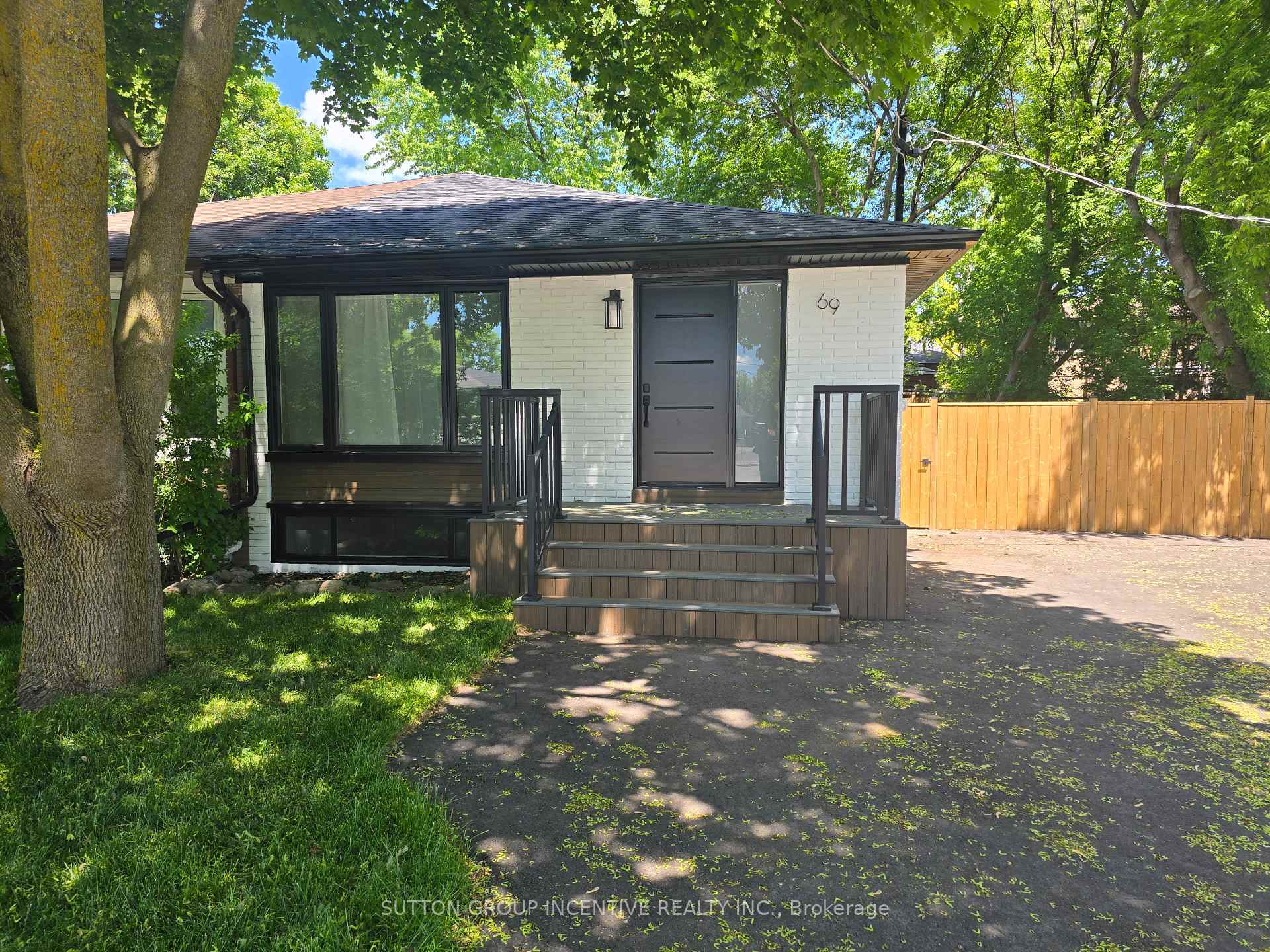 Front of Unit LOWER, 69 Marlin Court