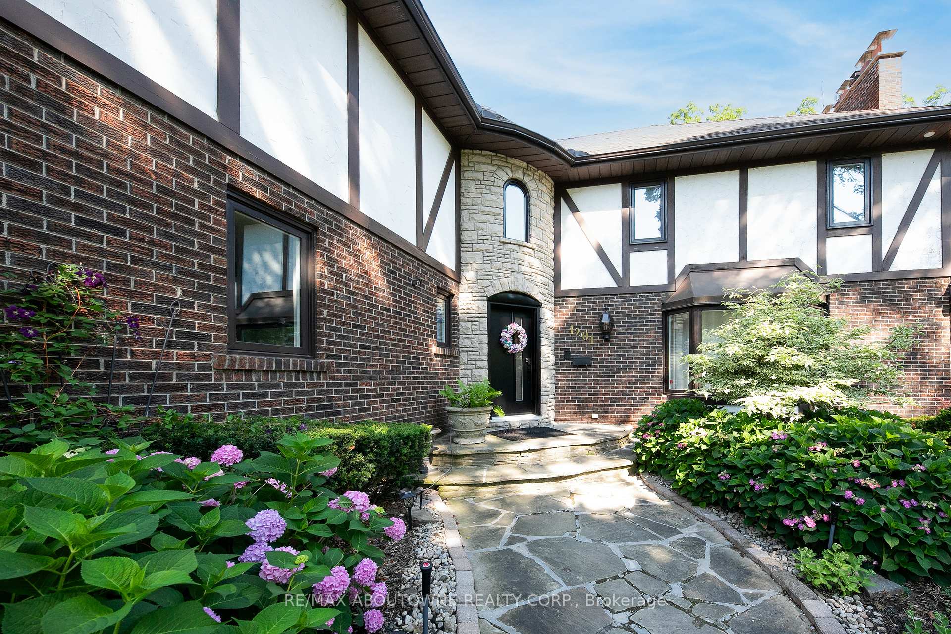 Photo 2 of 1201 Botany Hill W, Oakville, Morrison — HOMEH