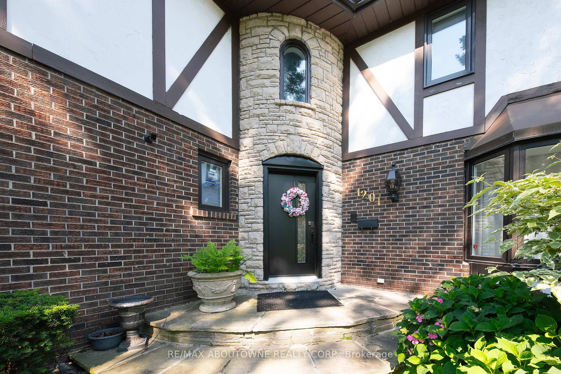 Photo 3 of 1201 Botany Hill W, Oakville, Morrison — HOMEH