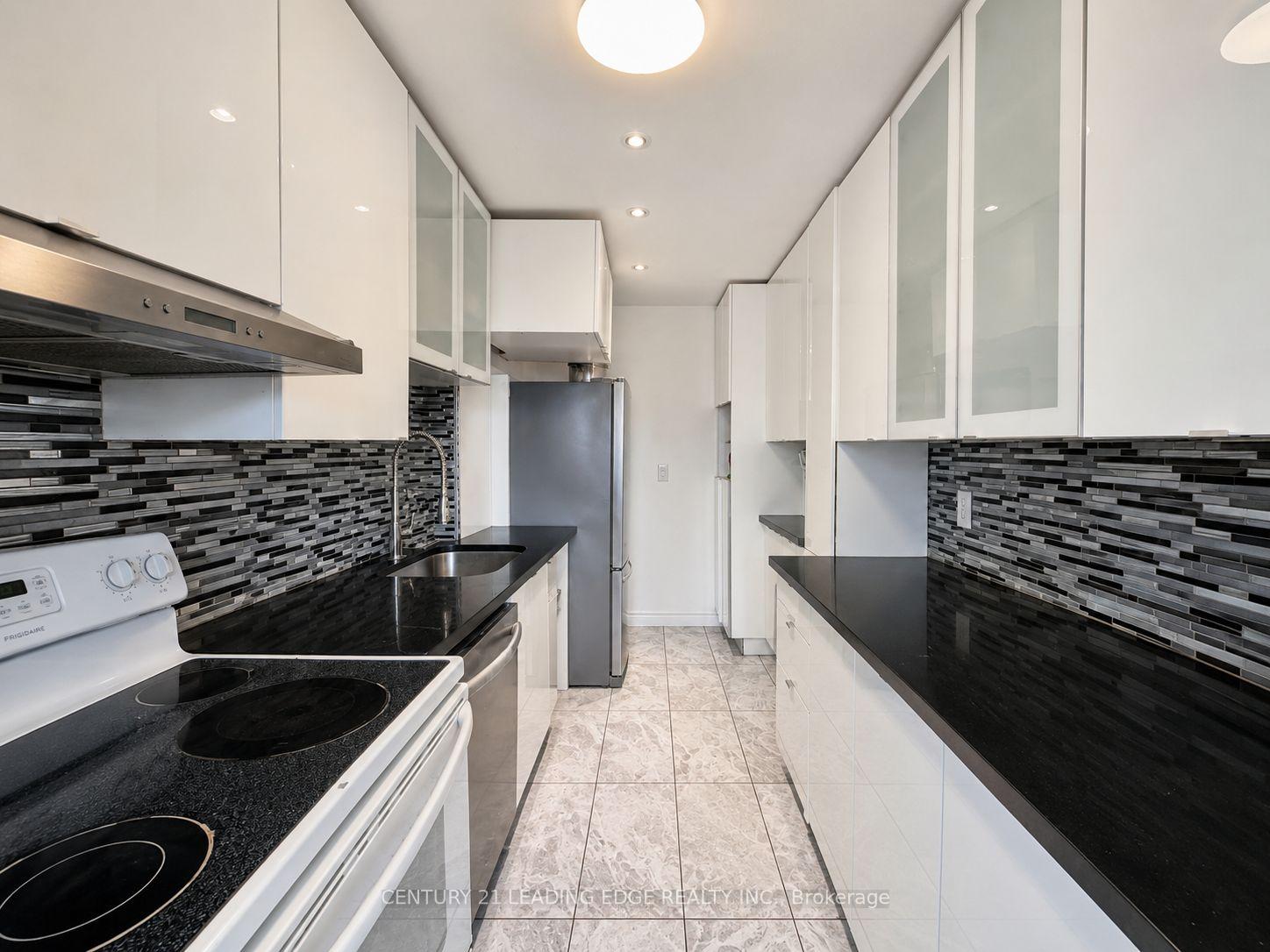 Photo 3 of Unit 82, 1624 Bloor Street, Mississauga, Applewood — HOMEH
