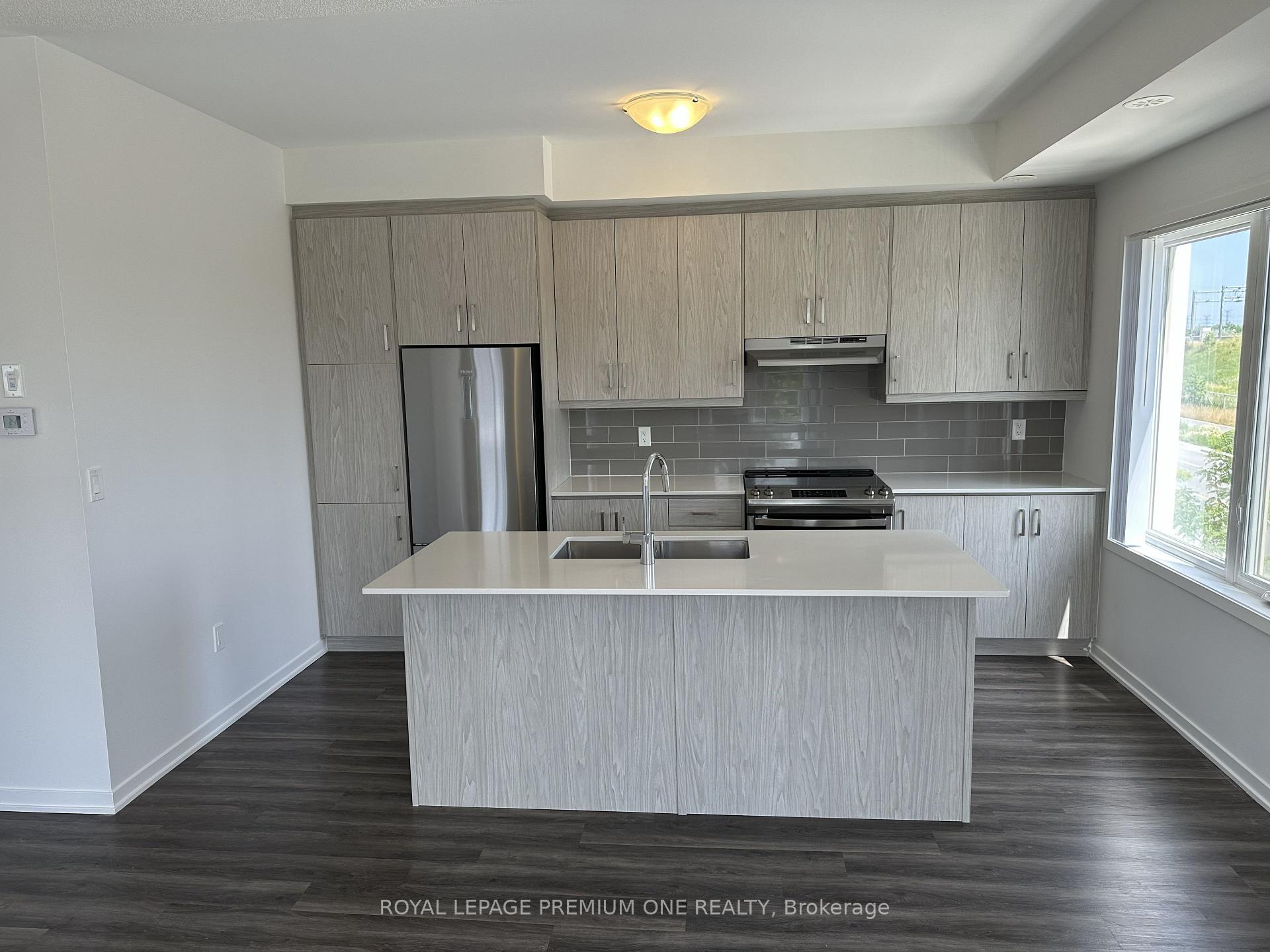 Photo 3 of Unit 269, 150 Honeycrisp Crescent, Vaughan, Vaughan Corporate Centre — HOMEH