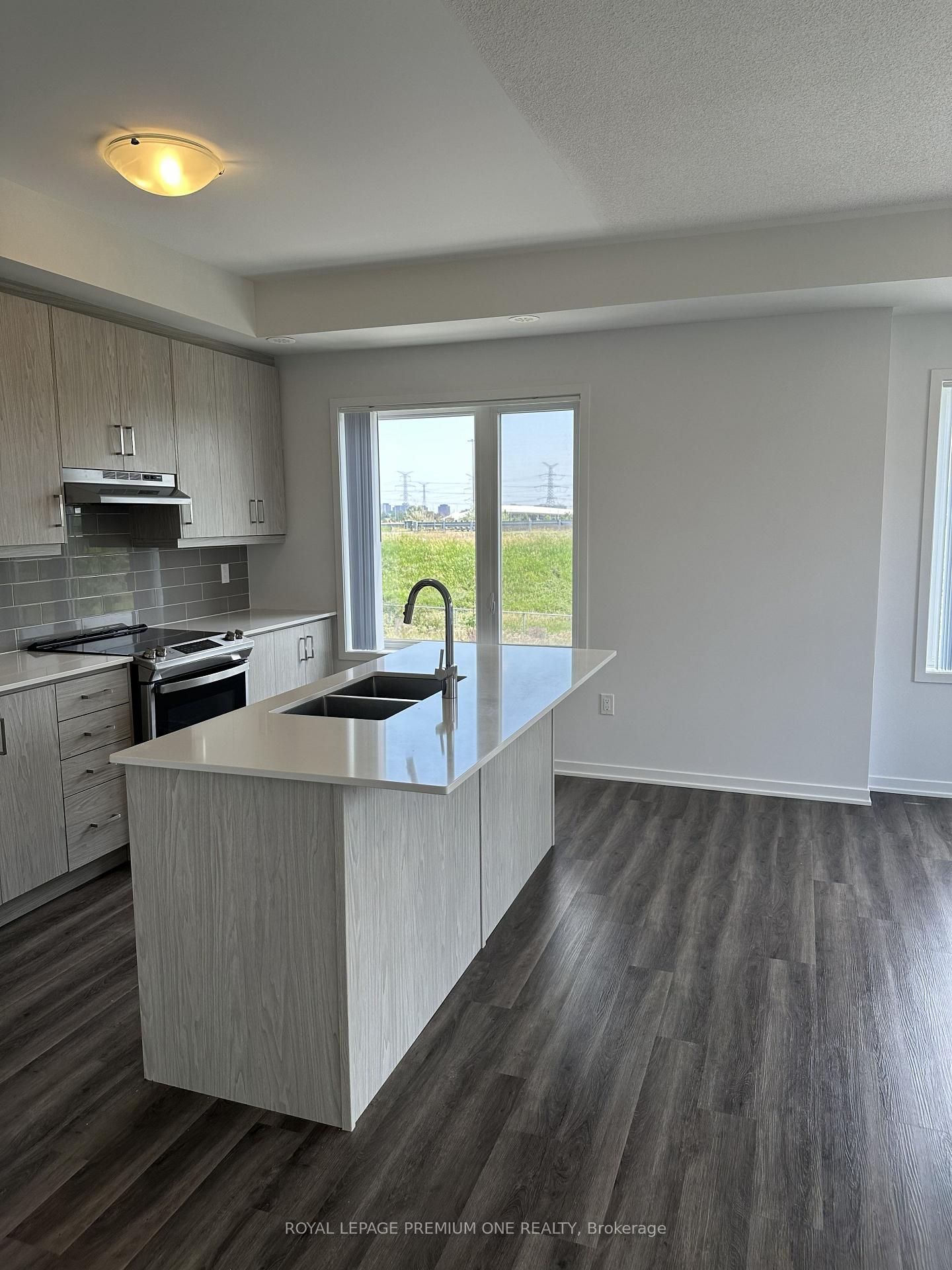 Photo 5 of Unit 269, 150 Honeycrisp Crescent, Vaughan, Vaughan Corporate Centre — HOMEH
