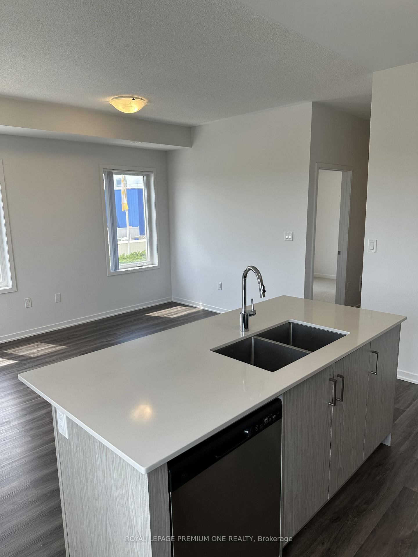 Photo 6 of Unit 269, 150 Honeycrisp Crescent, Vaughan, Vaughan Corporate Centre — HOMEH