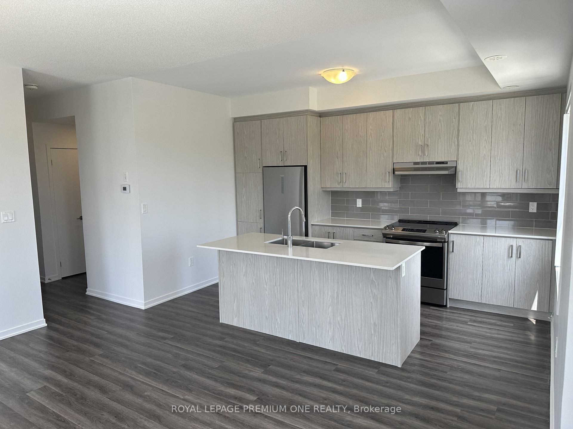 Photo 4 of Unit 269, 150 Honeycrisp Crescent, Vaughan, Vaughan Corporate Centre — HOMEH
