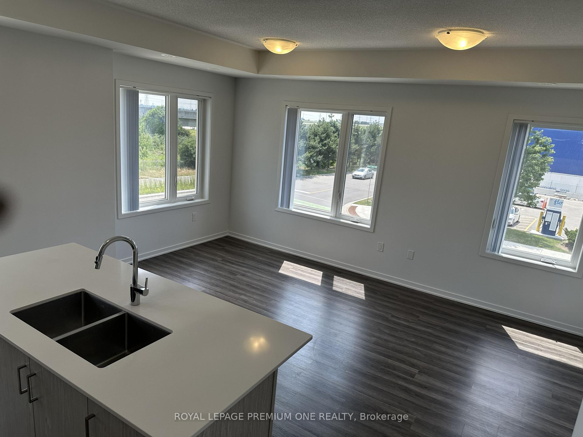 Photo 7 of Unit 269, 150 Honeycrisp Crescent, Vaughan, Vaughan Corporate Centre — HOMEH