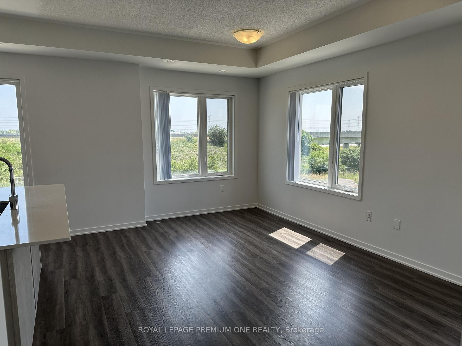 Photo 8 of Unit 269, 150 Honeycrisp Crescent, Vaughan, Vaughan Corporate Centre — HOMEH