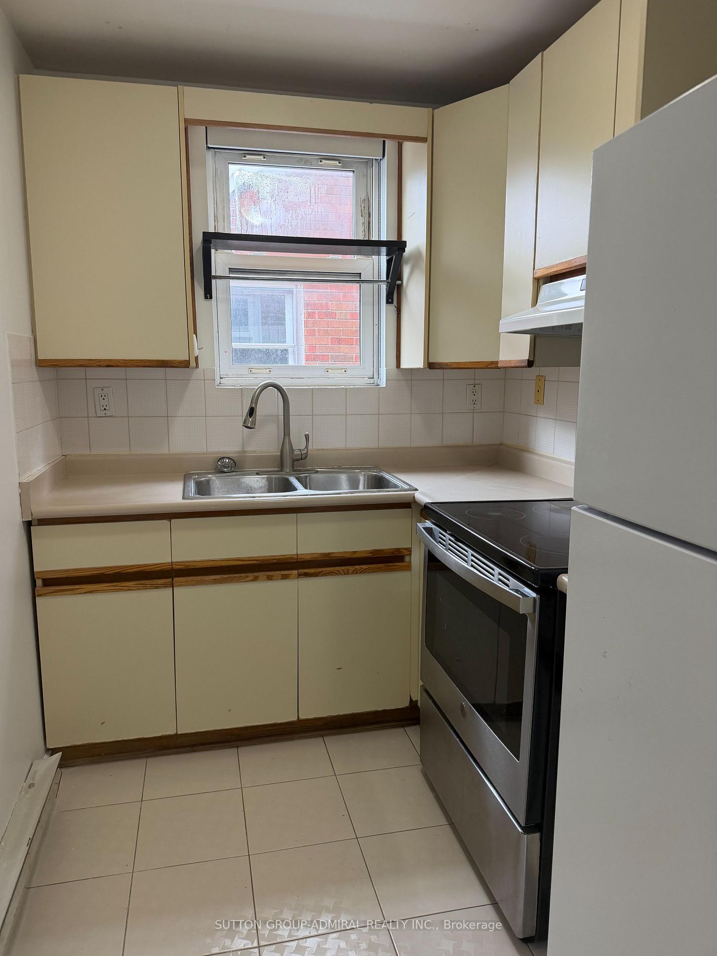 Photo 4 of Unit 2, 1190 Avenue Road, Toronto, Lawrence Park South — HOMEH