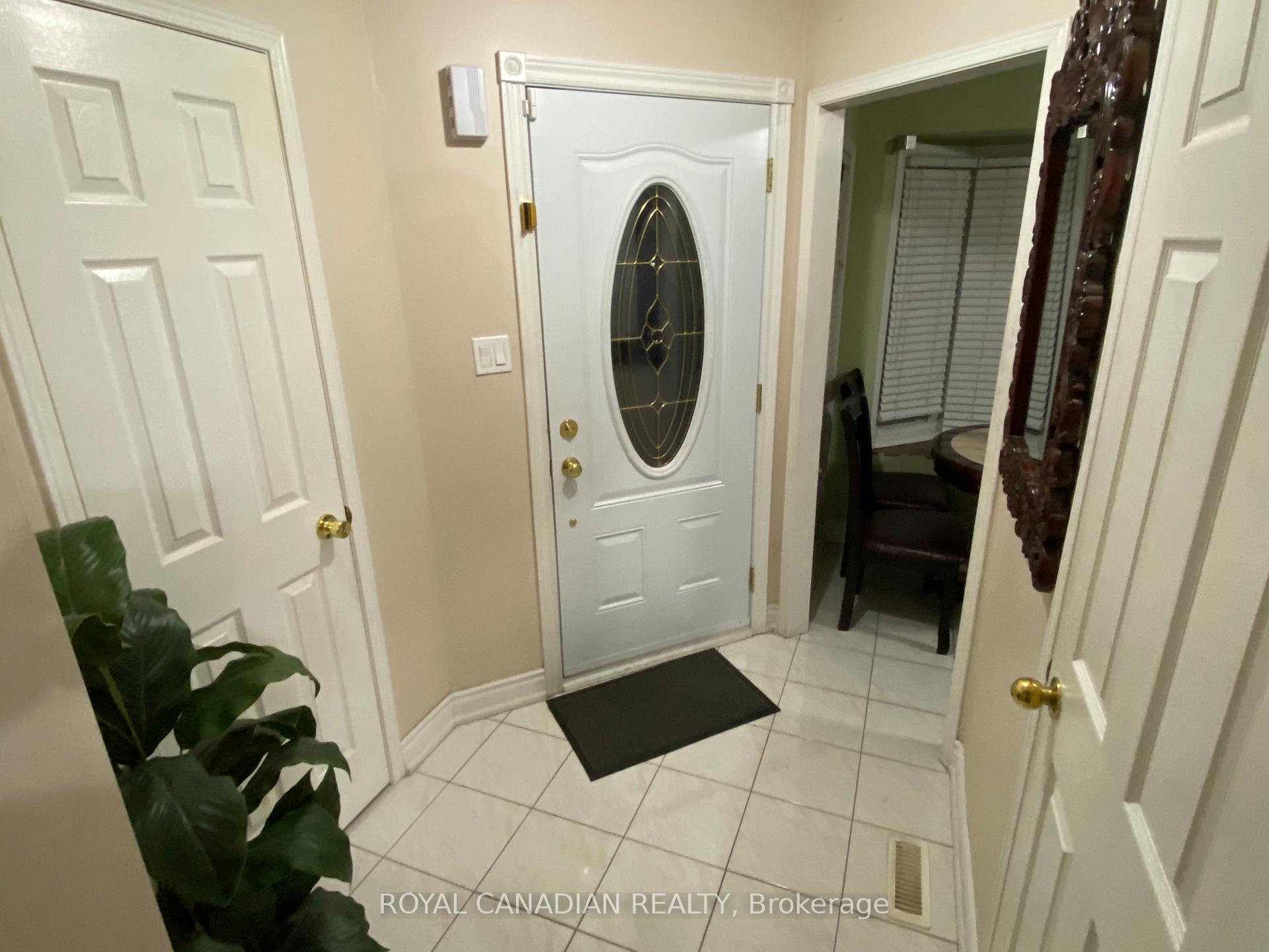 Photo 2 of Unit Upper, 9 Clarion Crescent, Markham, Middlefield — HOMEH