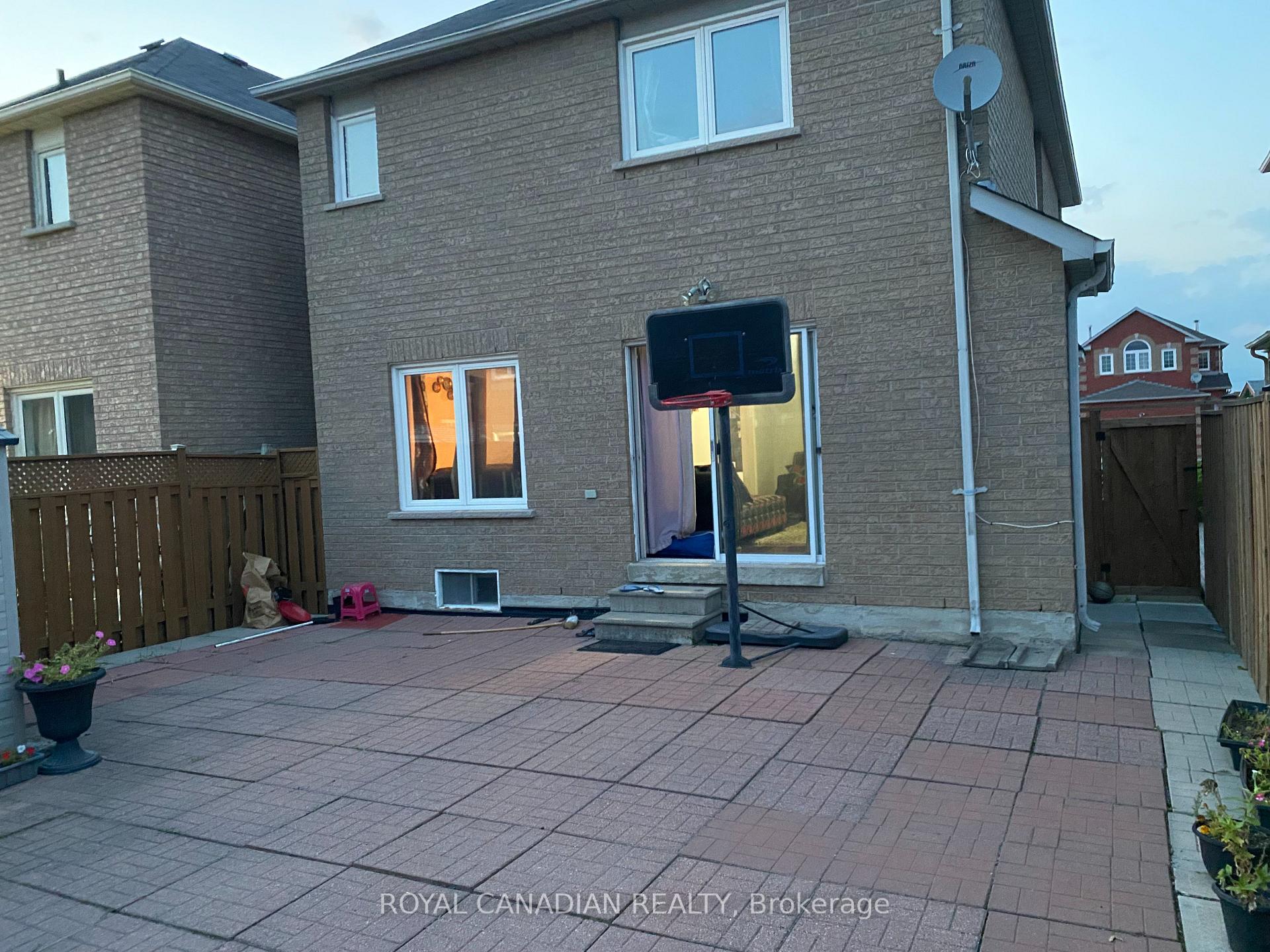 Photo 15 of Unit Upper, 9 Clarion Crescent, Markham, Middlefield — HOMEH