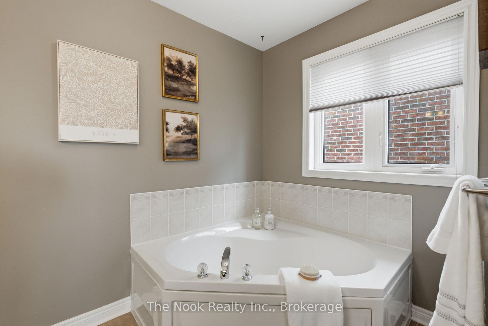 Photo 32 of 99 Earl Cuddie Boulevard, Scugog, Port Perry — HOMEH