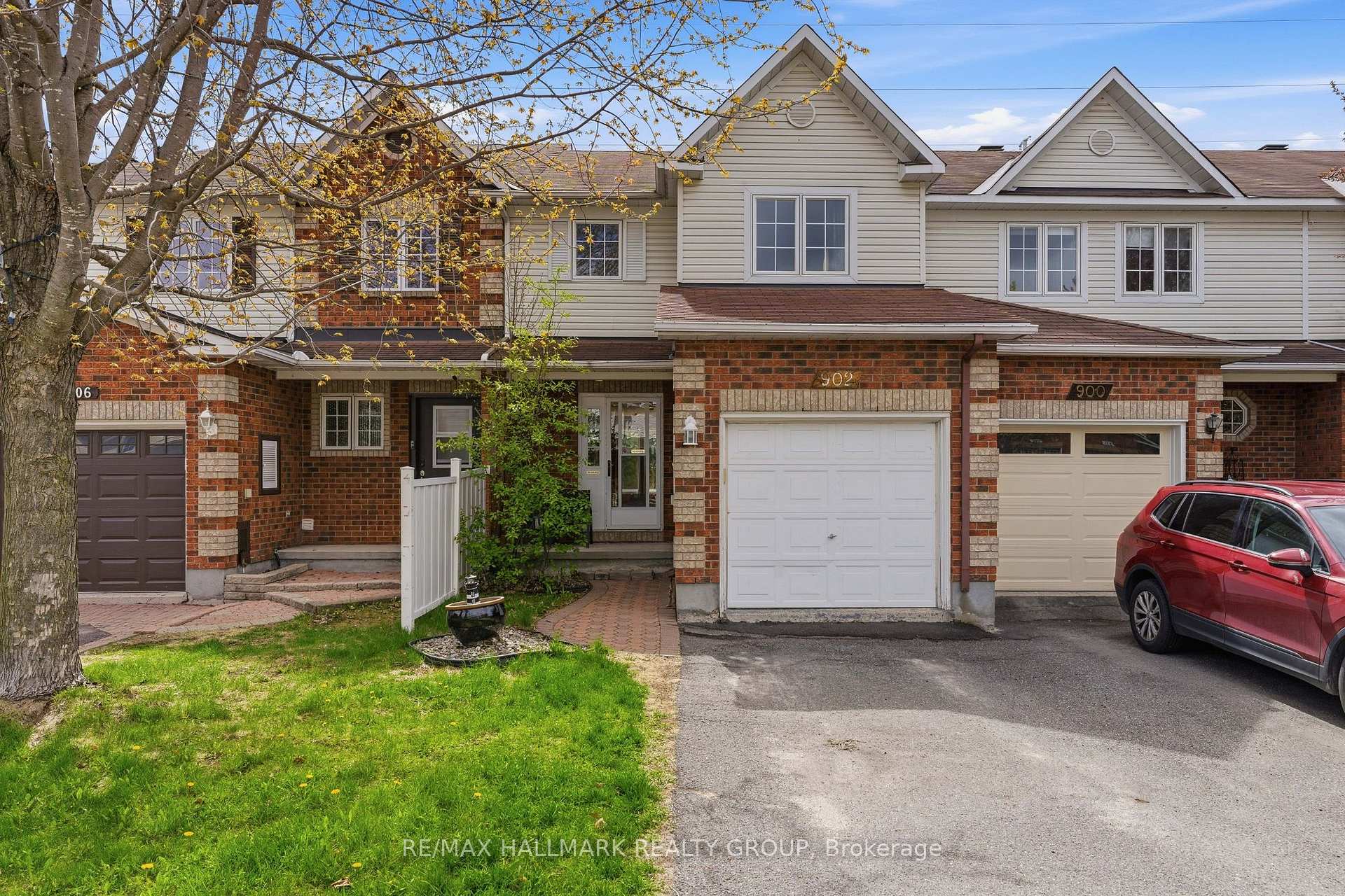 Photo 1 of 902 Paradise Crescent, Ottawa, Fallingbrook/Gardenway South — HOMEH