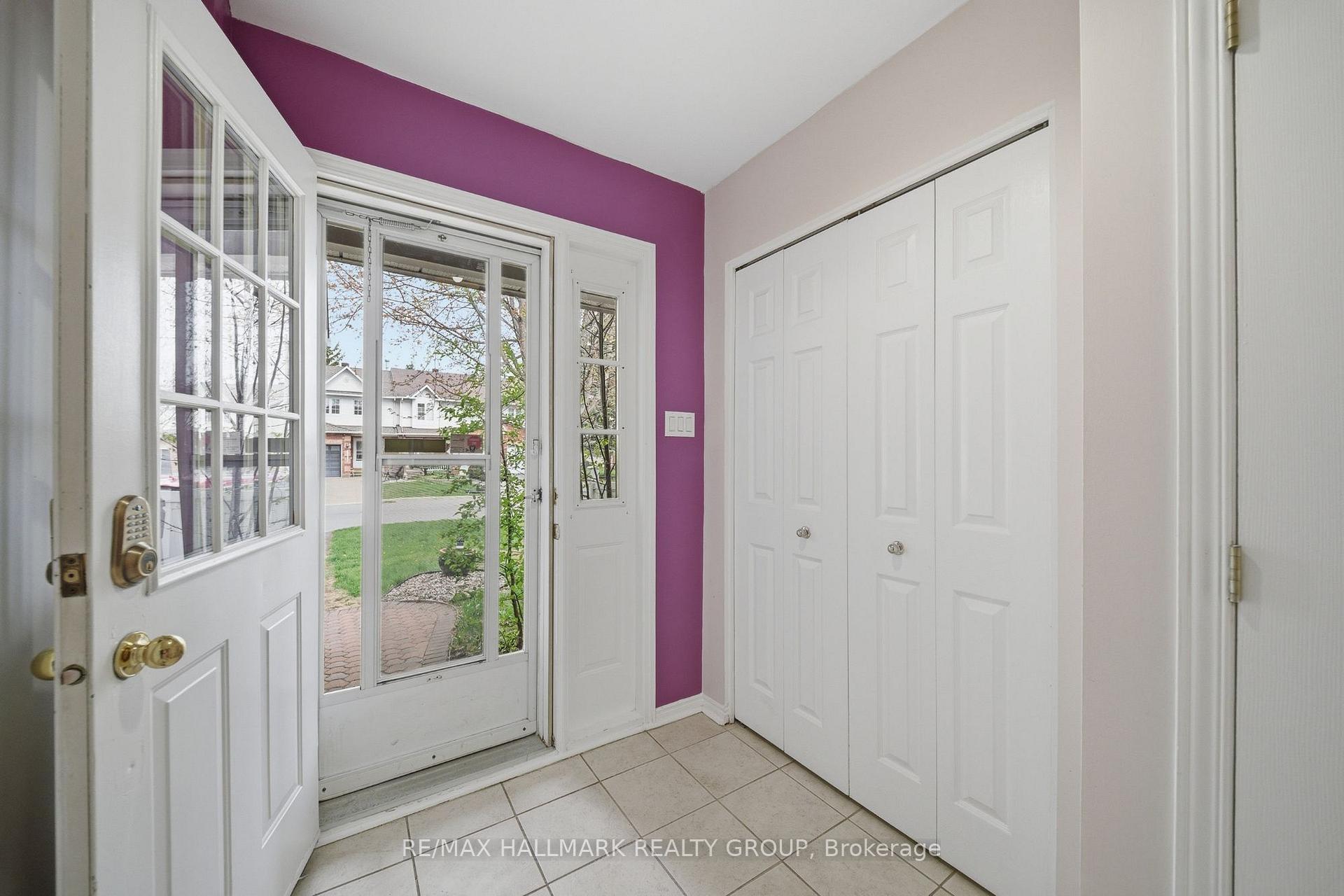 Photo 4 of 902 Paradise Crescent, Ottawa, Fallingbrook/Gardenway South — HOMEH