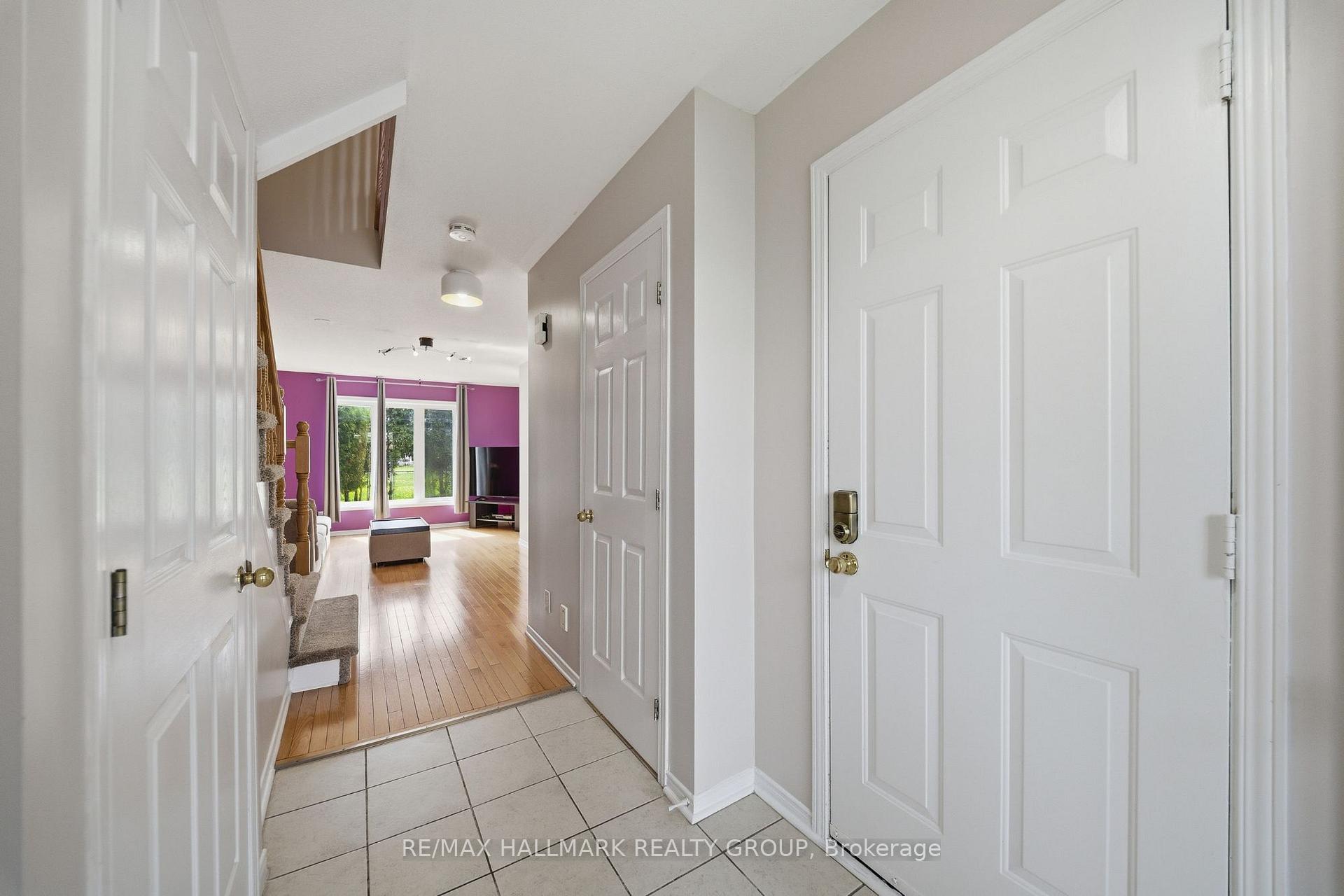 Photo 5 of 902 Paradise Crescent, Ottawa, Fallingbrook/Gardenway South — HOMEH