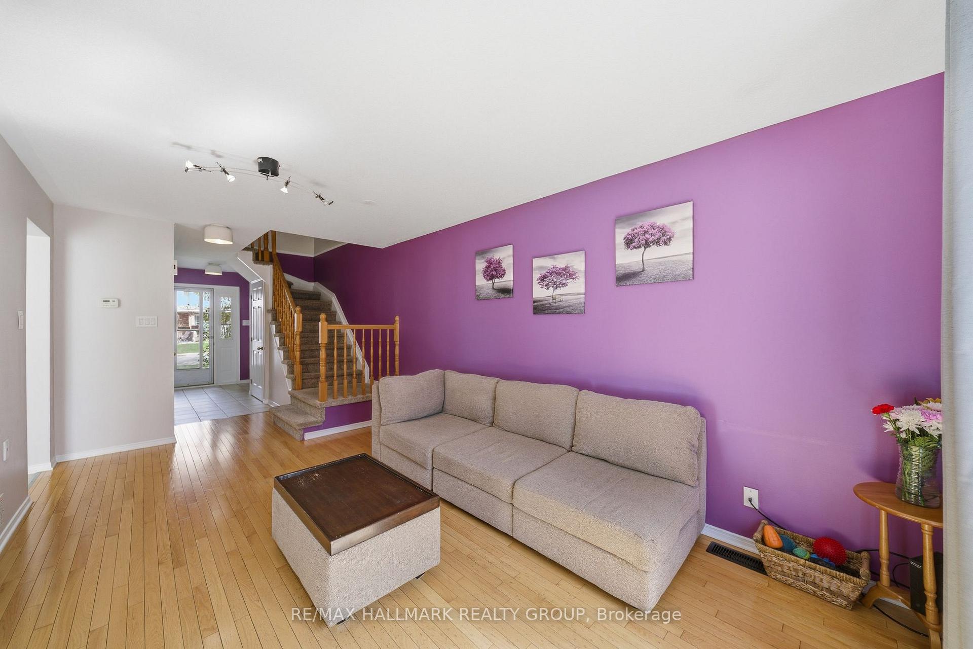 Photo 8 of 902 Paradise Crescent, Ottawa, Fallingbrook/Gardenway South — HOMEH