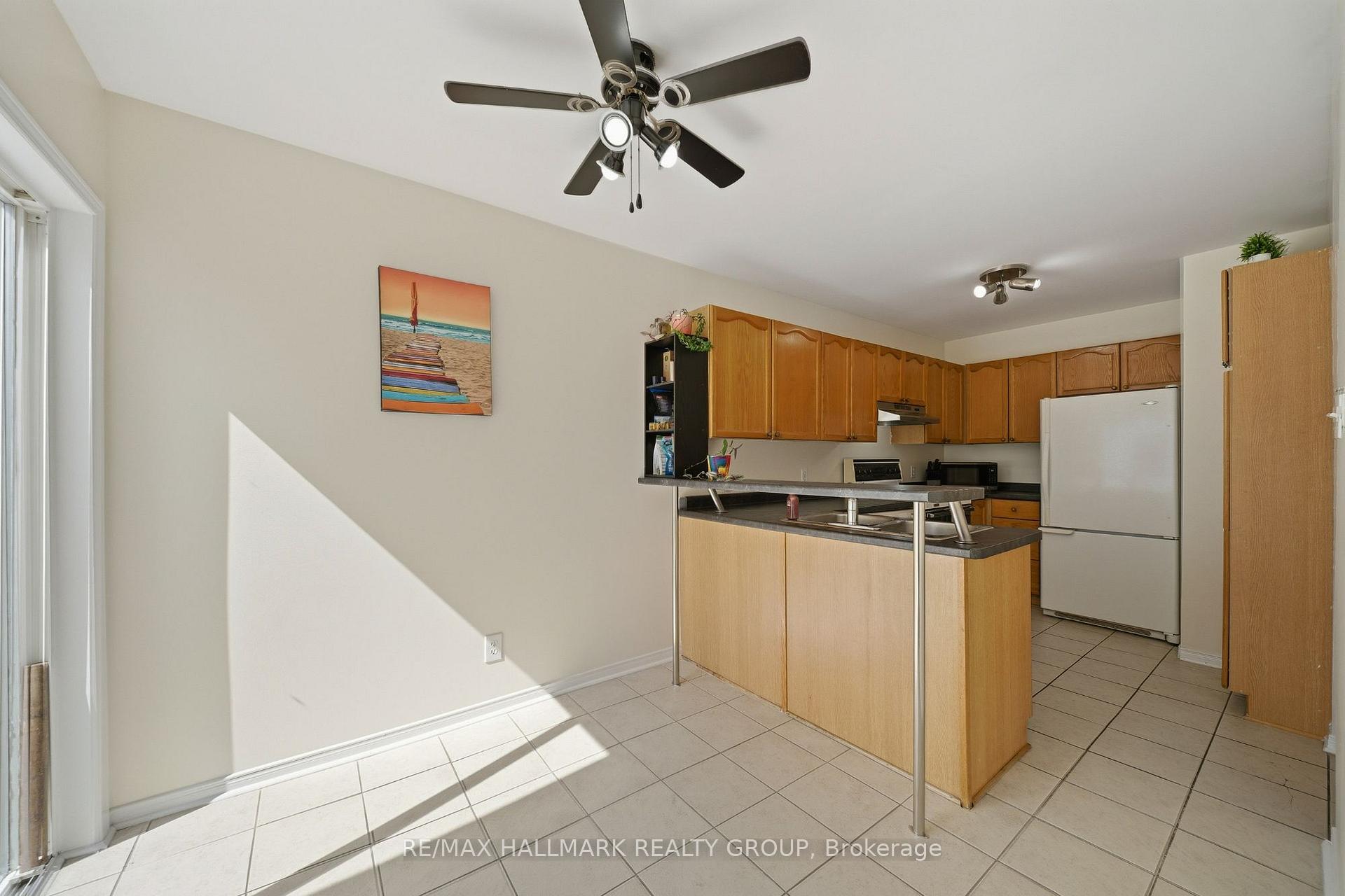 Photo 9 of 902 Paradise Crescent, Ottawa, Fallingbrook/Gardenway South — HOMEH