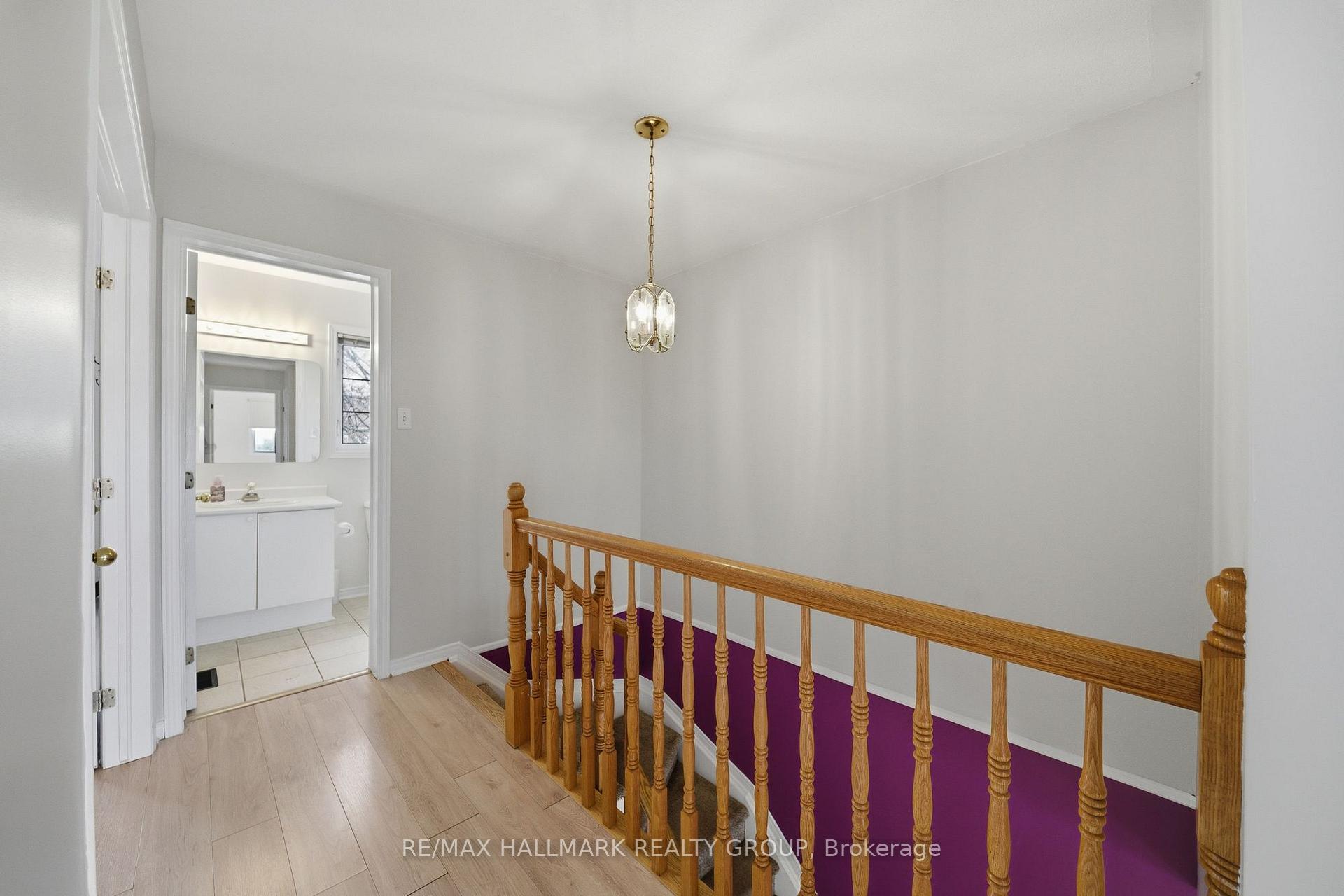 Photo 14 of 902 Paradise Crescent, Ottawa, Fallingbrook/Gardenway South — HOMEH