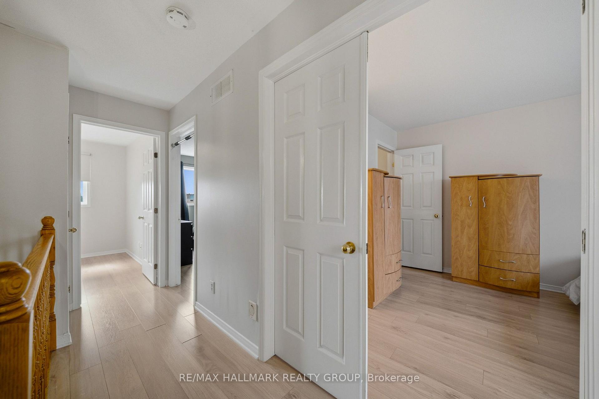 Photo 15 of 902 Paradise Crescent, Ottawa, Fallingbrook/Gardenway South — HOMEH