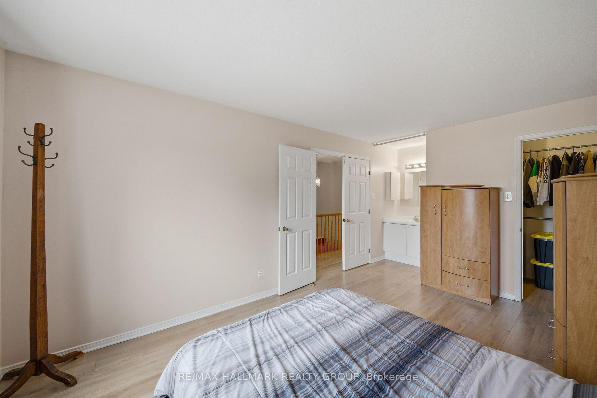 Photo 17 of 902 Paradise Crescent, Ottawa, Fallingbrook/Gardenway South — HOMEH