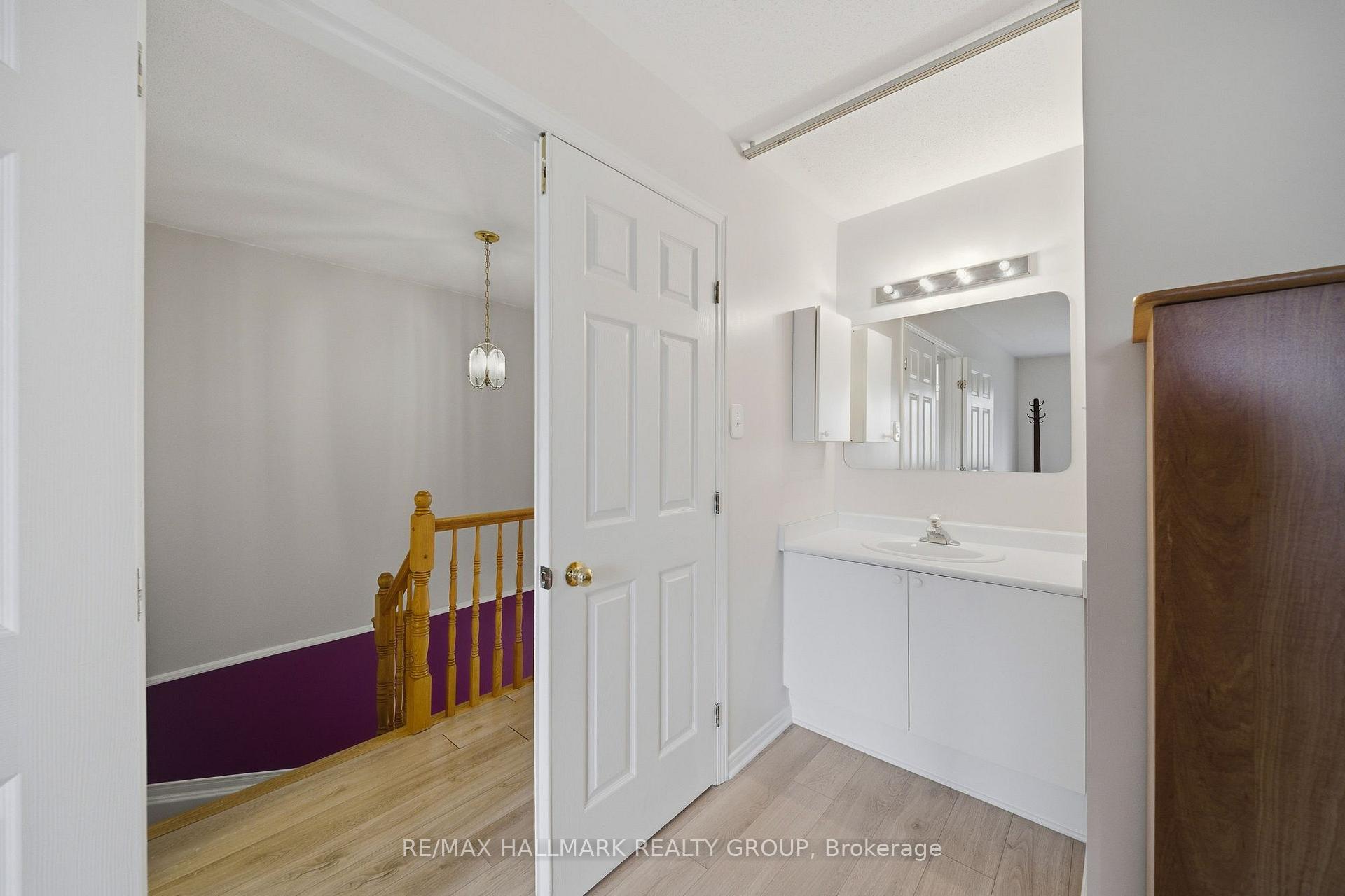 Photo 18 of 902 Paradise Crescent, Ottawa, Fallingbrook/Gardenway South — HOMEH