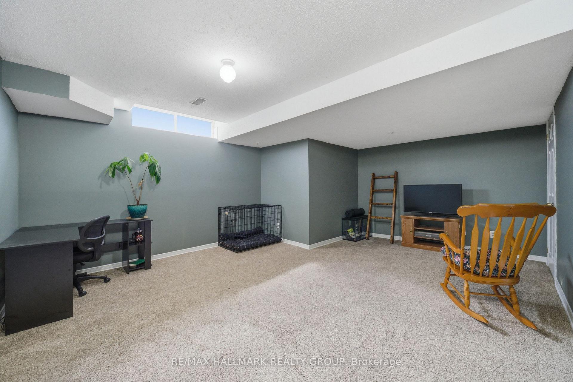 Photo 22 of 902 Paradise Crescent, Ottawa, Fallingbrook/Gardenway South — HOMEH