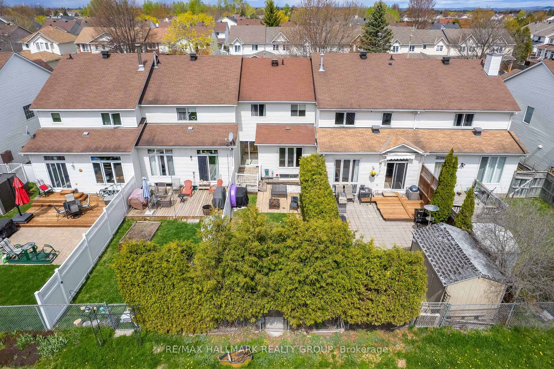 Photo 28 of 902 Paradise Crescent, Ottawa, Fallingbrook/Gardenway South — HOMEH