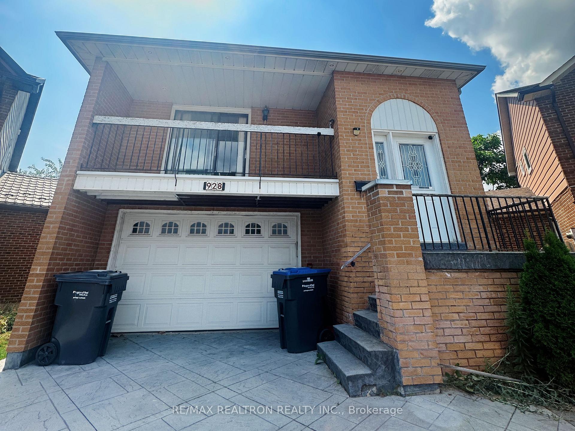 Front of Unit Lower level, 928 Knollwood Court